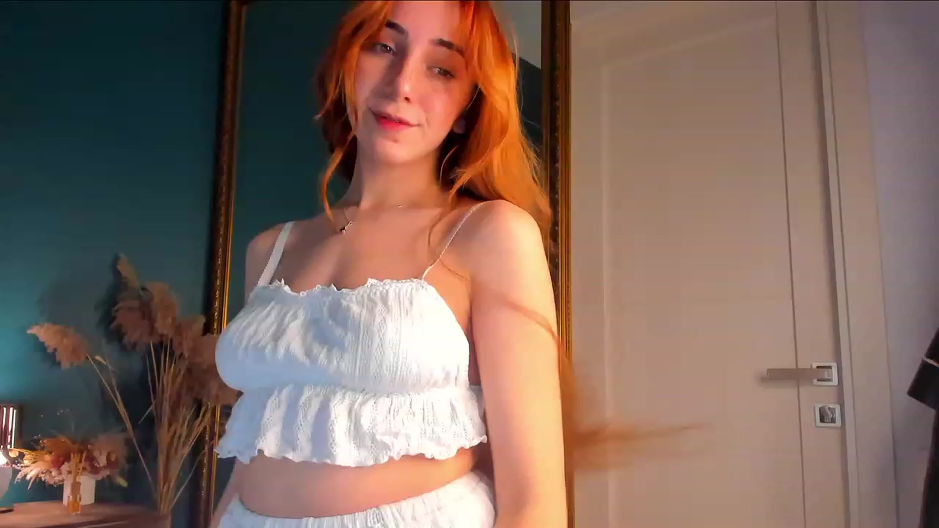 Gallery image thumbnail from ElsaYoung's myfreecams stream on, 12/08/2023, 22:14 image 6 of 20