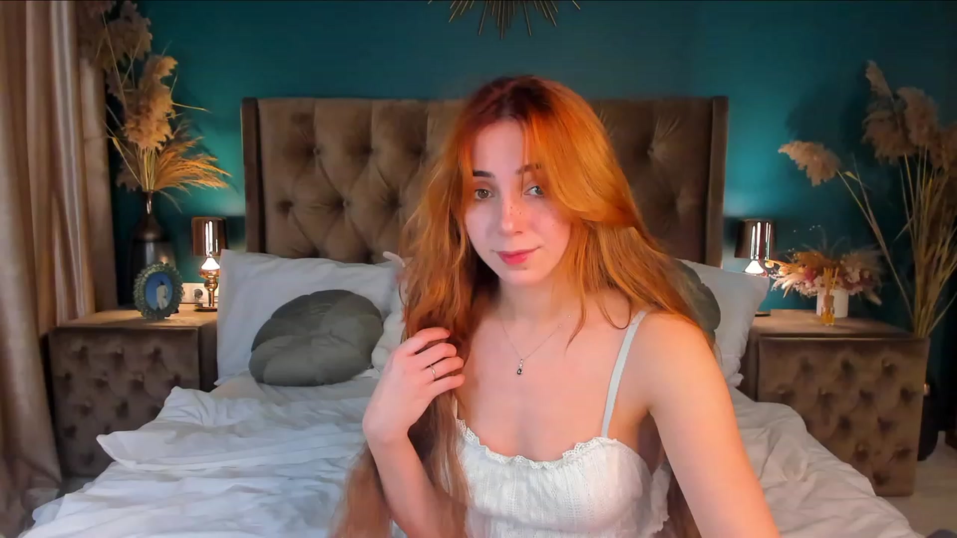 Gallery image thumbnail from ElsaYoung's myfreecams stream on, 12/08/2023, 22:14 image 2 of 20