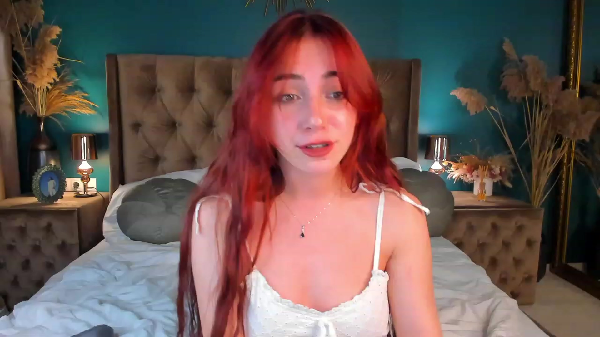 Gallery image thumbnail from ElsaYoung's myfreecams stream on, 12/10/2023, 01:19 image 3 of 20
