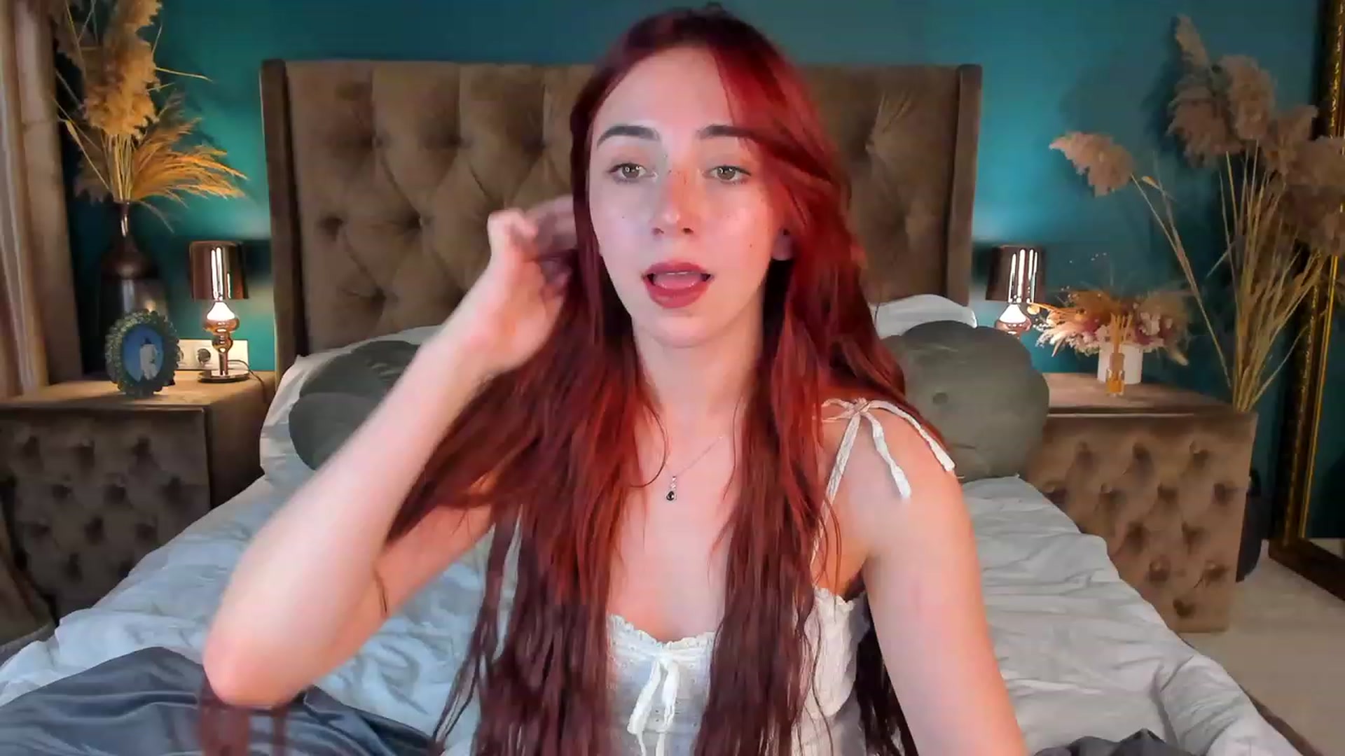 Gallery image thumbnail from ElsaYoung's myfreecams stream on, 12/10/2023, 01:19 image 1 of 20