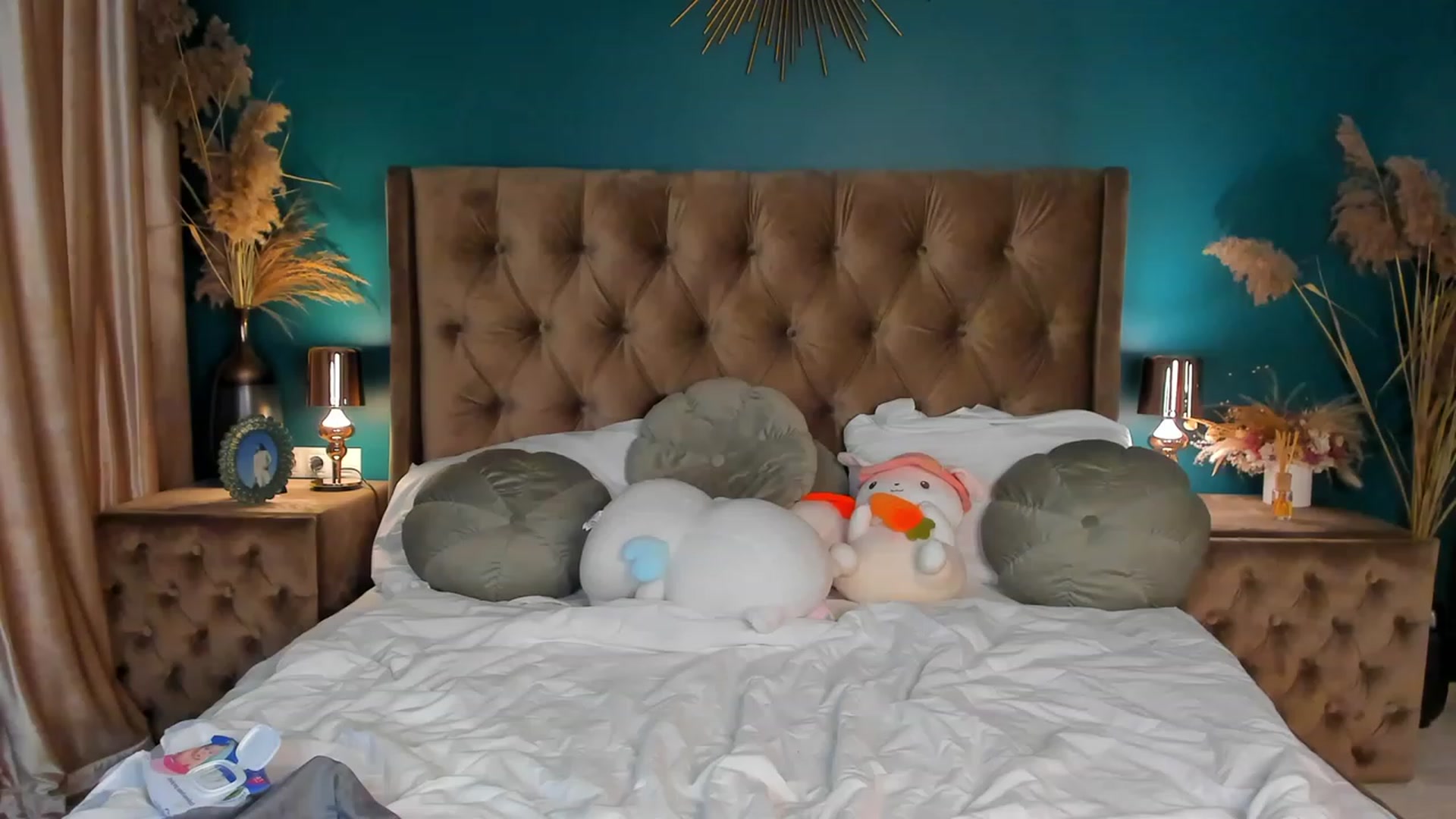 Gallery image thumbnail from ElsaYoung's myfreecams stream on, 12/10/2023, 01:19 image 16 of 20