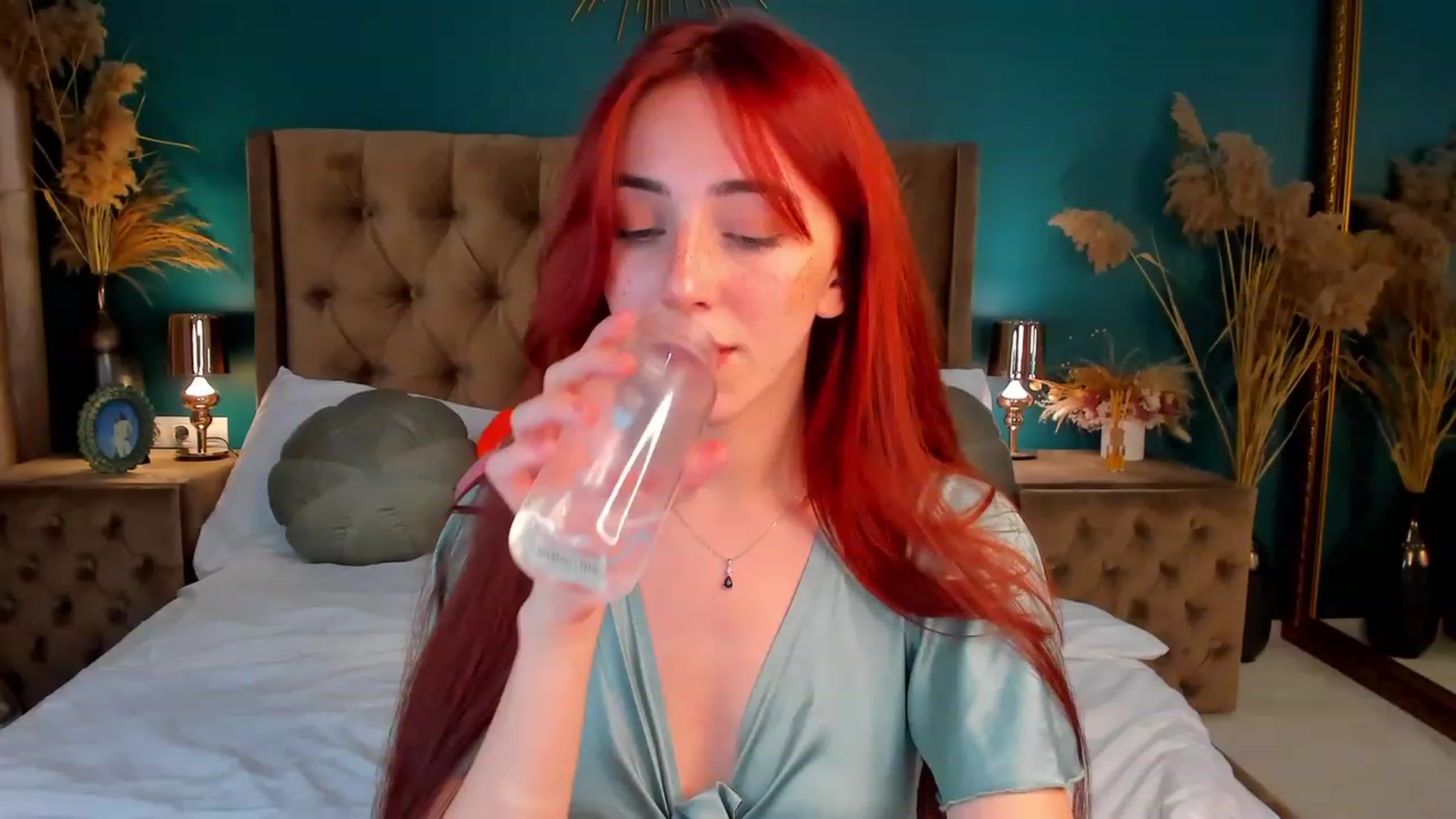 Gallery image thumbnail from ElsaYoung's myfreecams stream on, 12/10/2023, 21:33 image 11 of 20