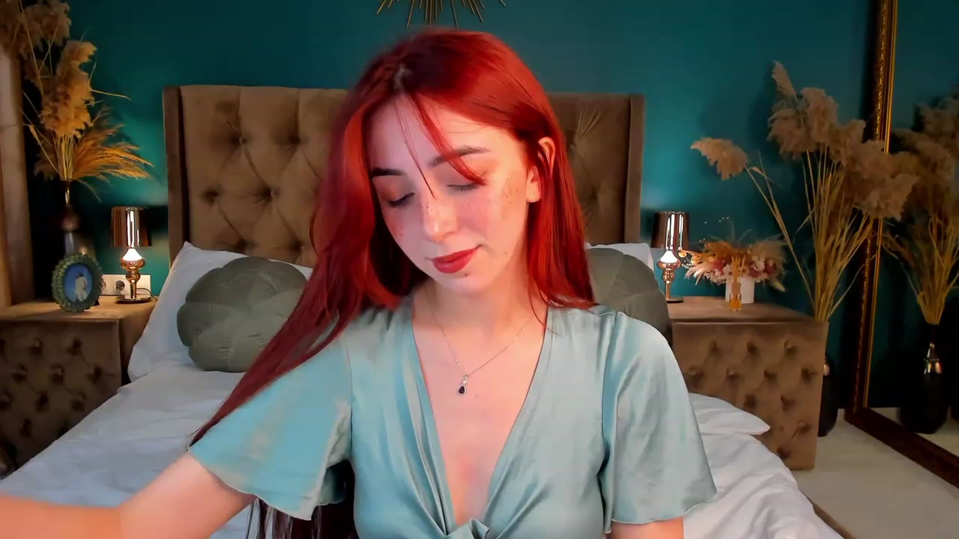 Gallery image thumbnail from ElsaYoung's myfreecams stream on, 12/10/2023, 21:33 image 10 of 20