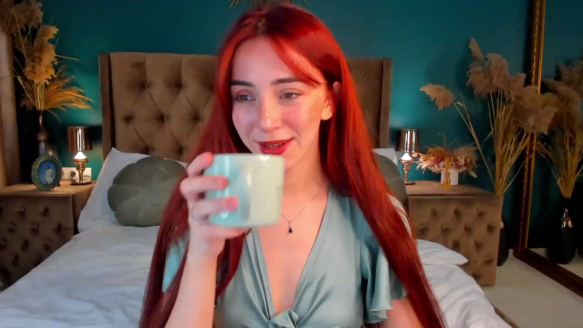Gallery image thumbnail from ElsaYoung's myfreecams stream on, 12/10/2023, 21:33 image 7 of 20