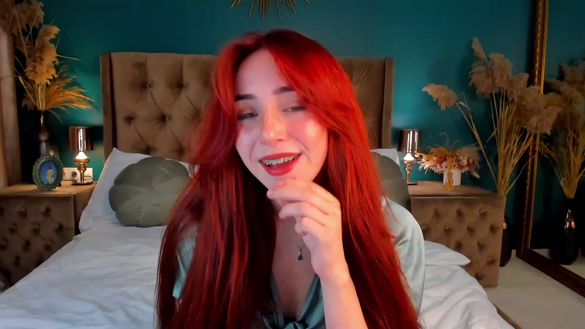 Gallery image thumbnail from ElsaYoung's myfreecams stream on, 12/10/2023, 21:33 image 6 of 20