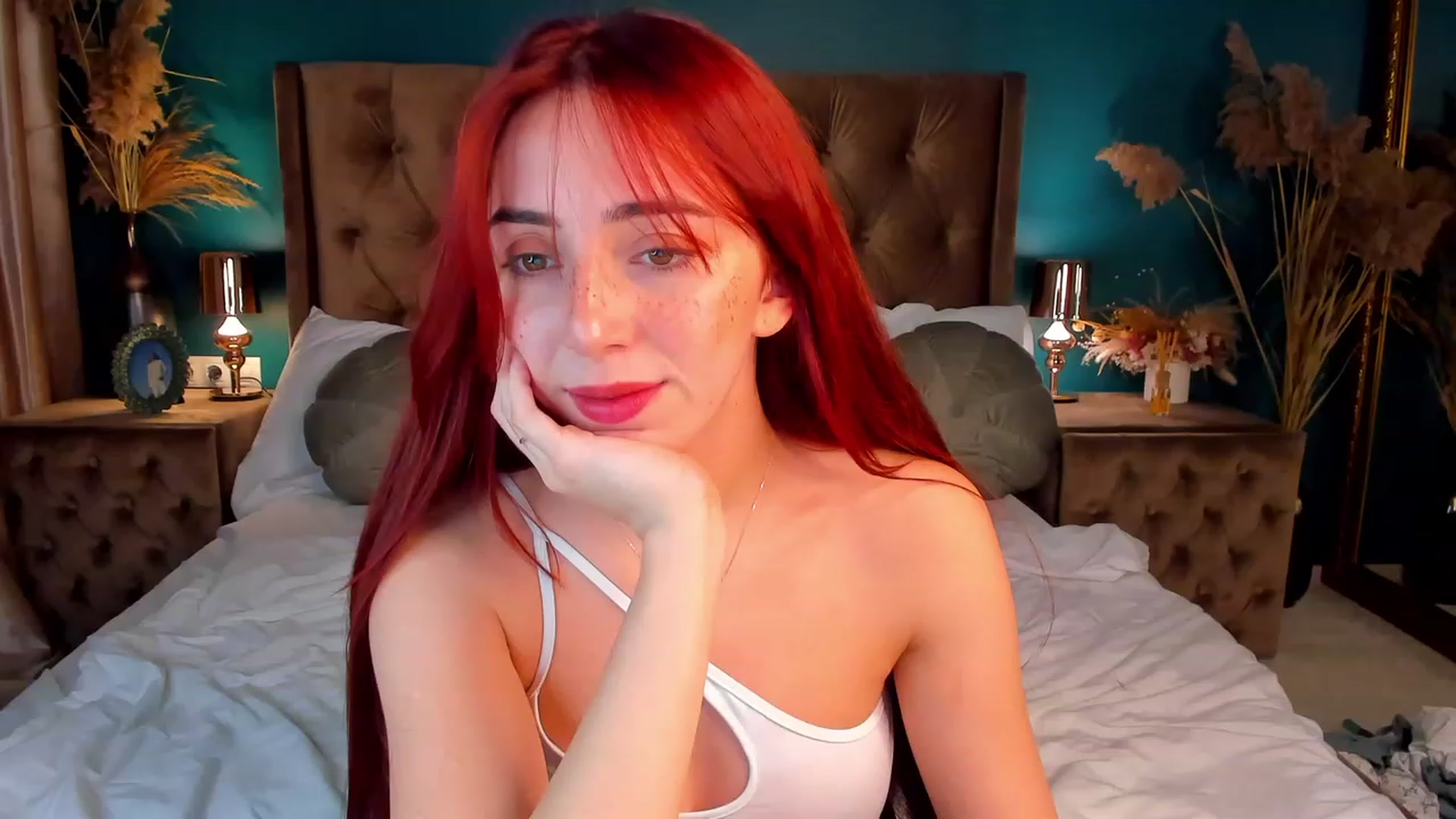 Gallery image thumbnail from ElsaYoung's myfreecams stream on, 12/10/2023, 23:17 image 10 of 20