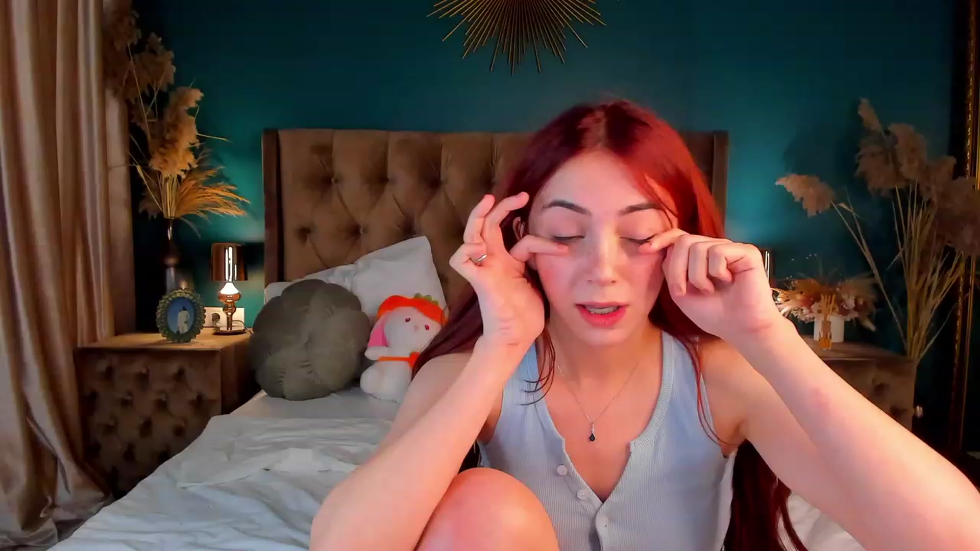 Gallery image thumbnail from ElsaYoung's myfreecams stream on, 12/12/2023, 14:51 image 16 of 20