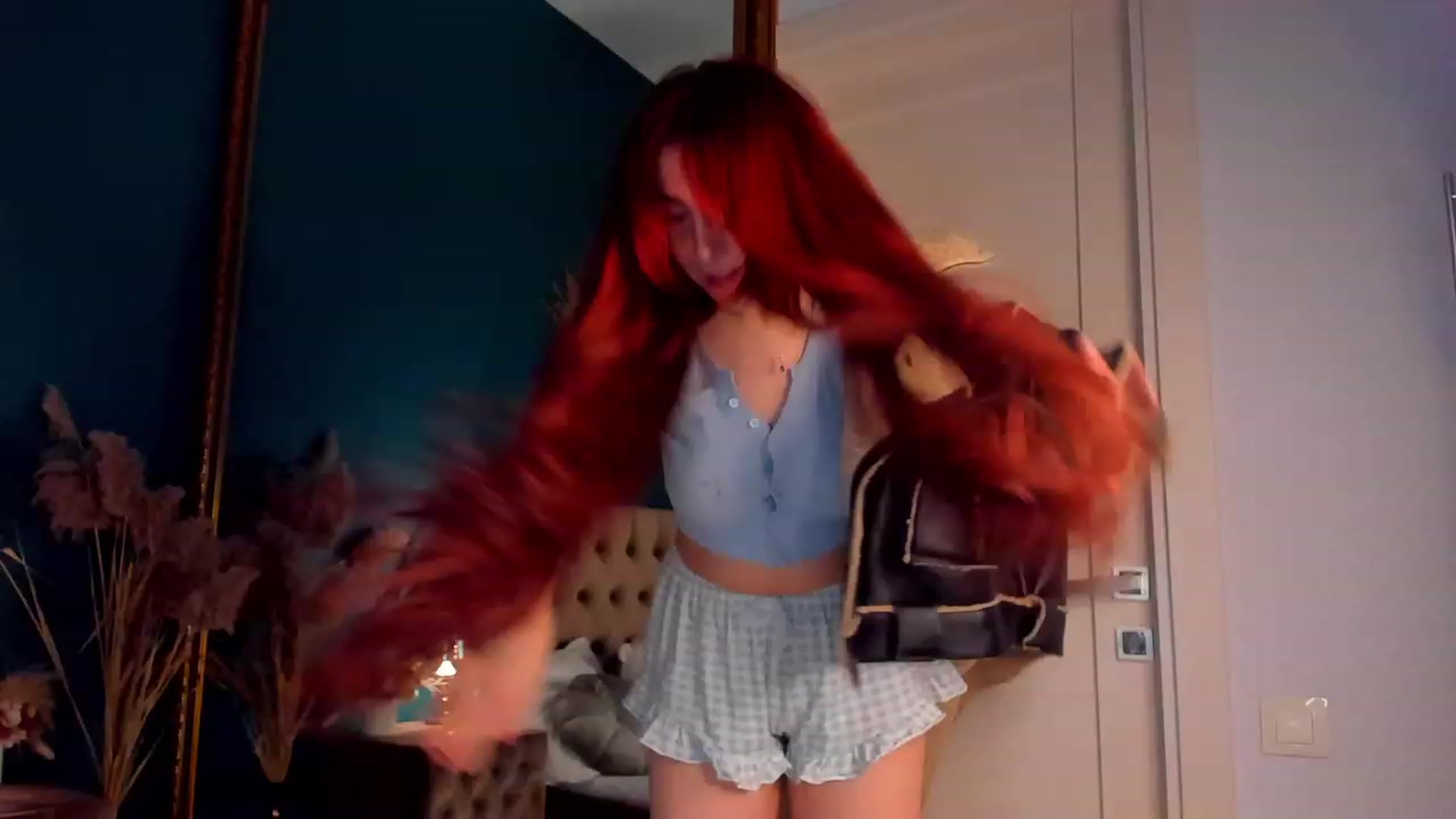 Gallery image thumbnail from ElsaYoung's myfreecams stream on, 12/12/2023, 17:38 image 16 of 20
