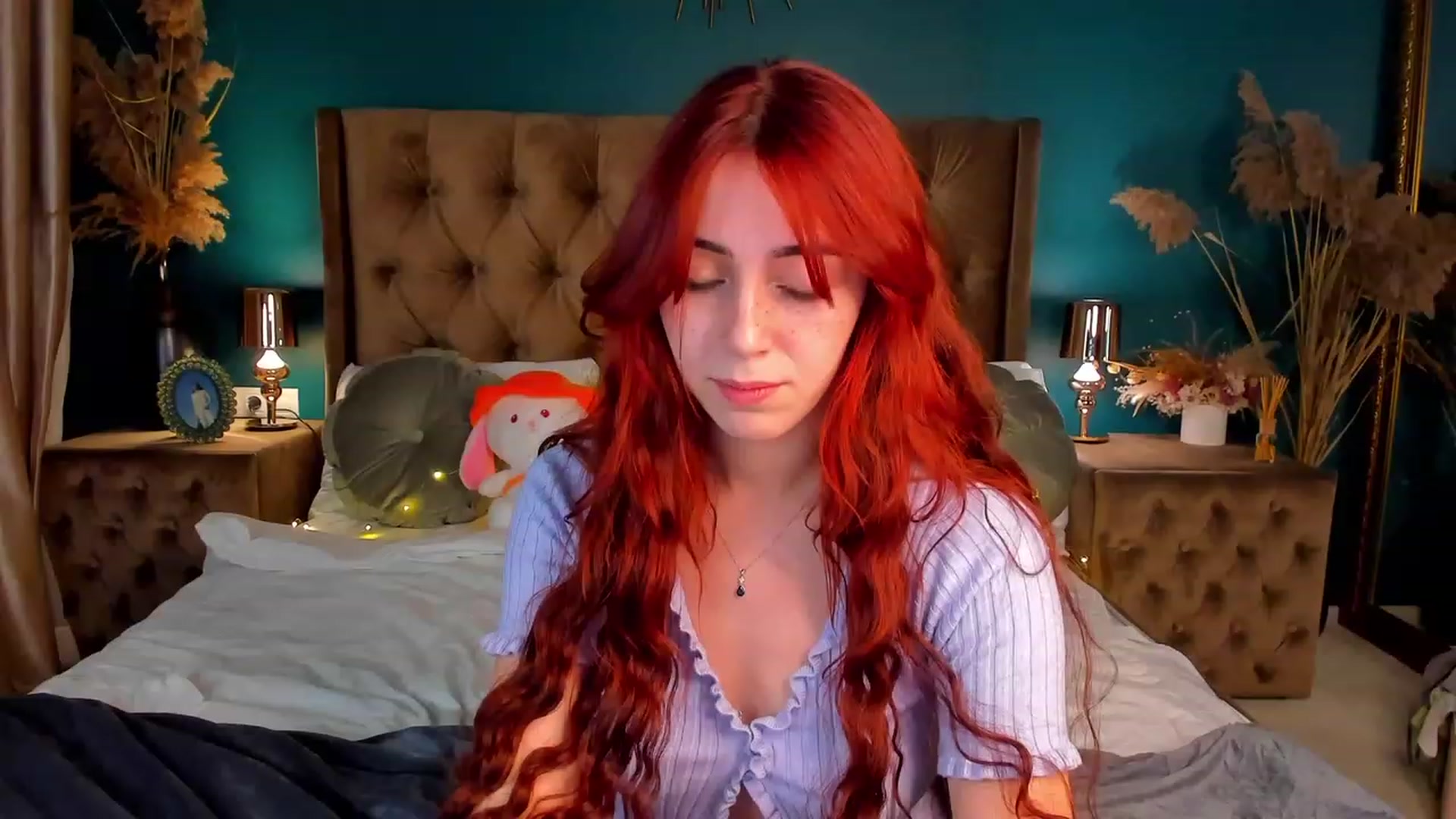 Gallery image thumbnail from ElsaYoung's myfreecams stream on, 12/15/2023, 24:09 image 9 of 20