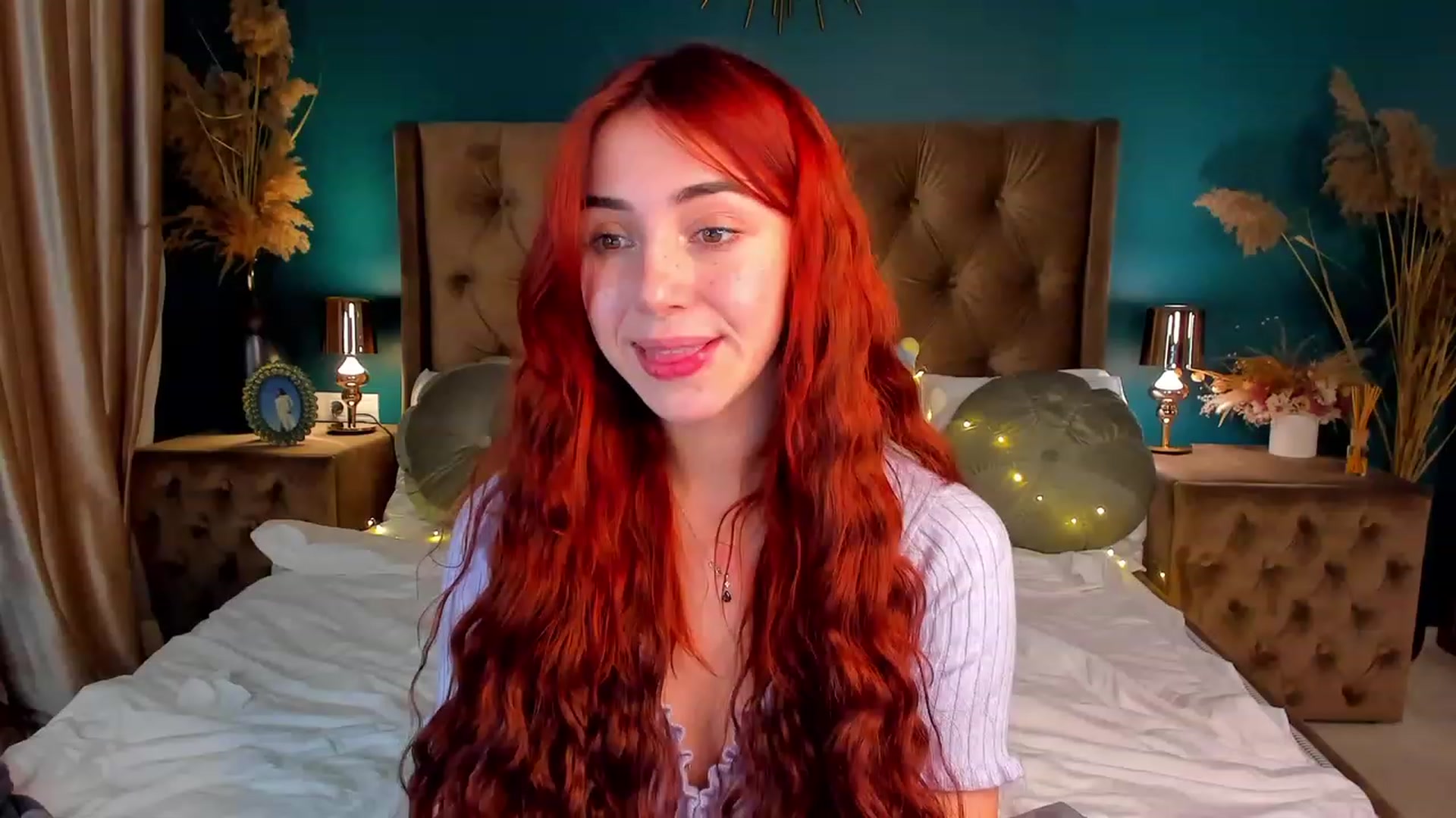 Gallery image thumbnail from ElsaYoung's myfreecams stream on, 12/15/2023, 01:31 image 12 of 20