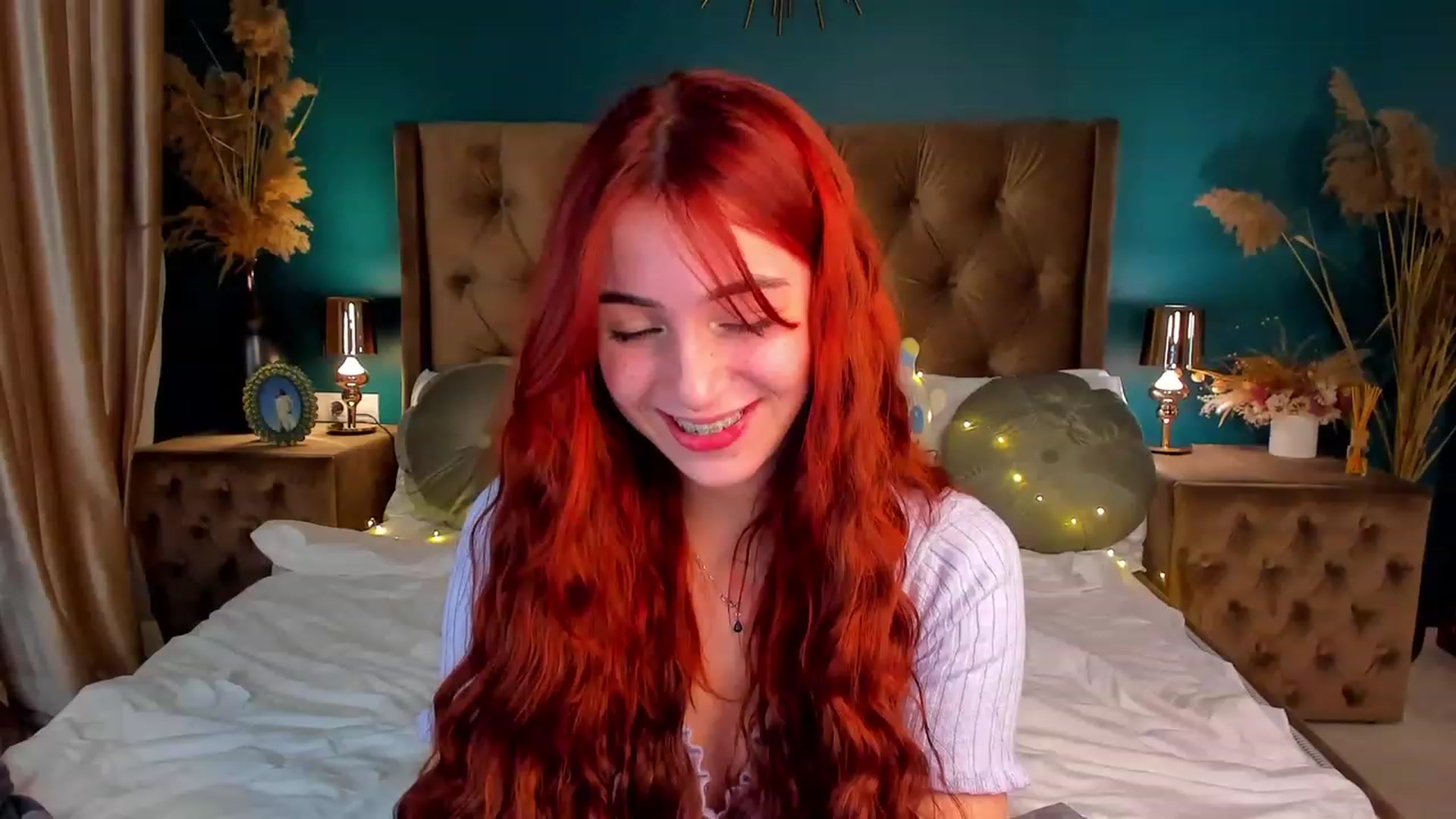 Gallery image thumbnail from ElsaYoung's myfreecams stream on, 12/15/2023, 01:31 image 13 of 20