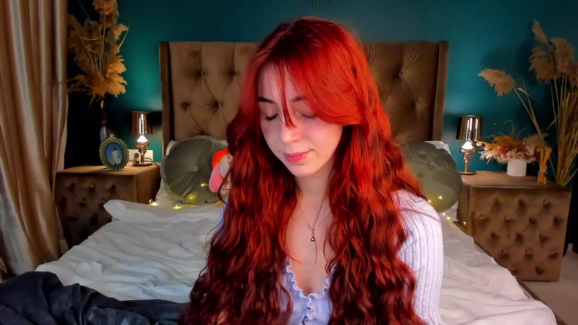 Gallery image thumbnail from ElsaYoung's myfreecams stream on, 12/15/2023, 01:31 image 4 of 20
