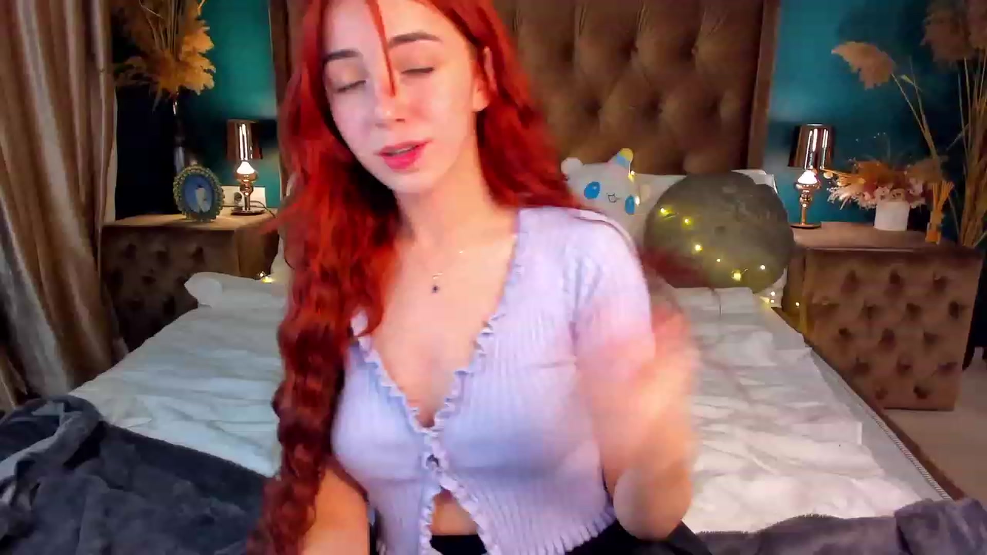 Gallery image thumbnail from ElsaYoung's myfreecams stream on, 12/15/2023, 02:24 image 16 of 20