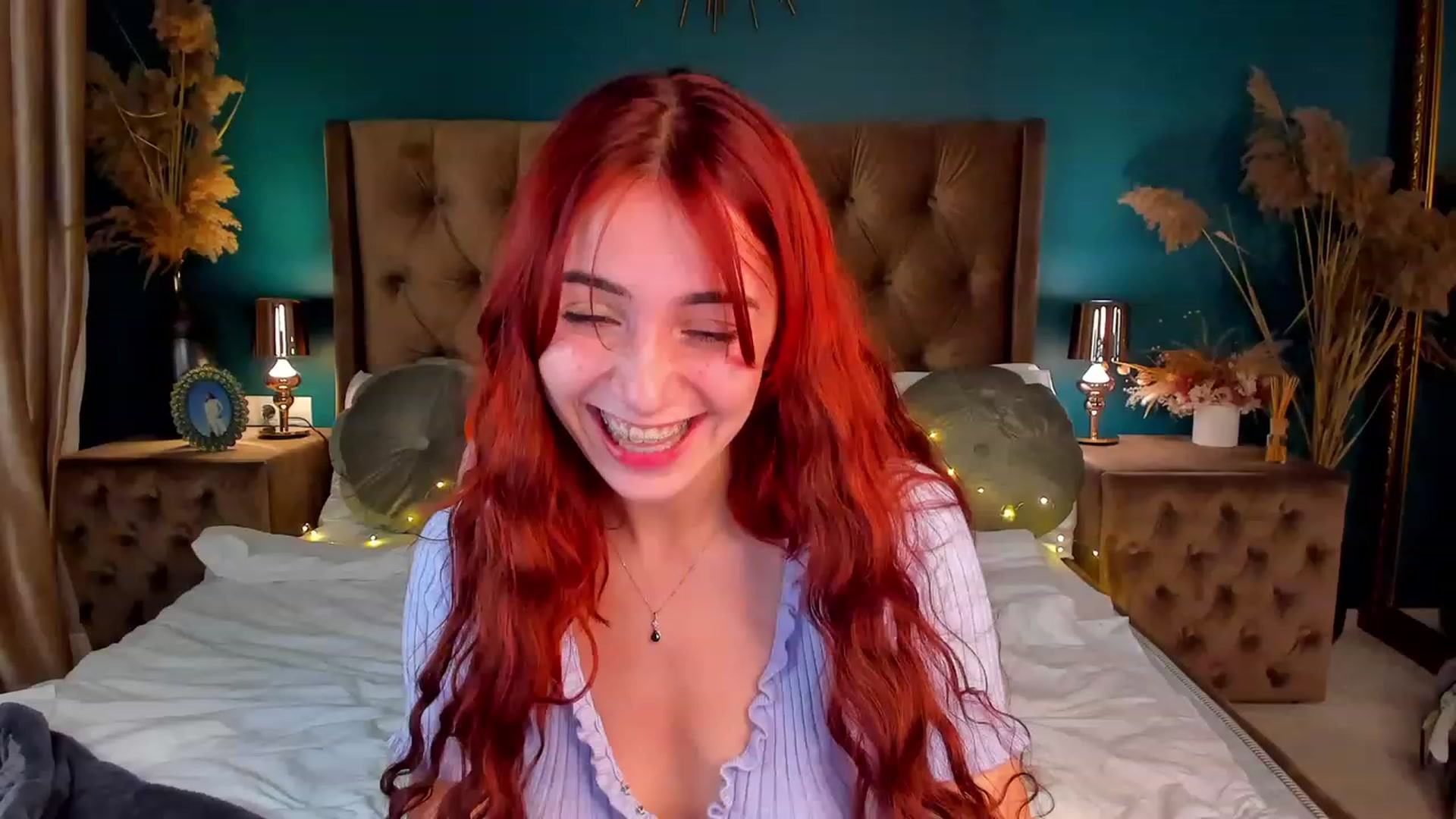 Gallery image thumbnail from ElsaYoung's myfreecams stream on, 12/15/2023, 03:02 image 10 of 20