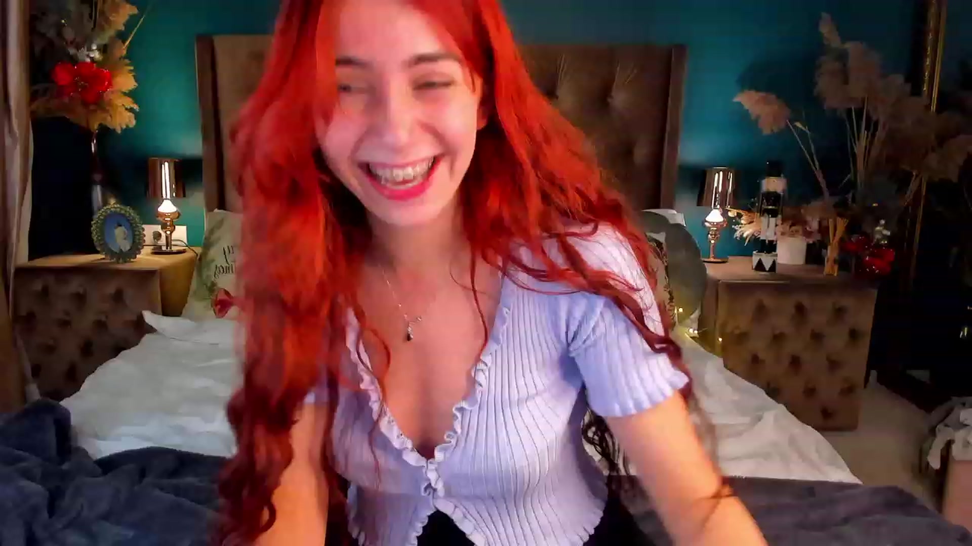 Gallery image thumbnail from ElsaYoung's myfreecams stream on, 12/15/2023, 05:04 image 1 of 20