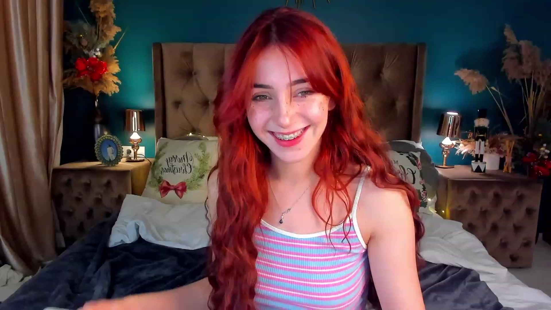 Gallery image thumbnail from ElsaYoung's myfreecams stream on, 12/15/2023, 14:02 image 14 of 20