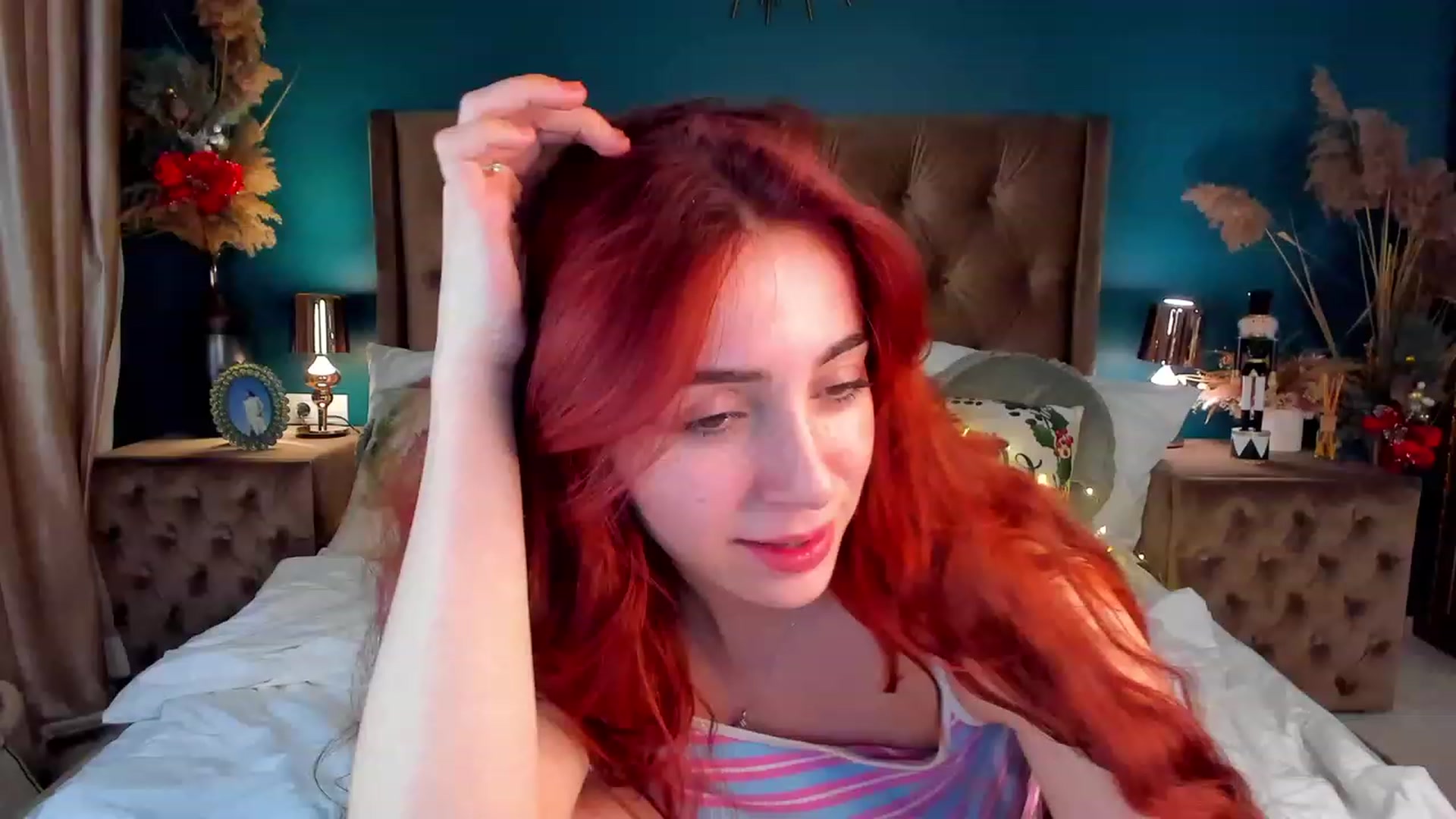 Gallery image thumbnail from ElsaYoung's myfreecams stream on, 12/15/2023, 20:23 image 14 of 20