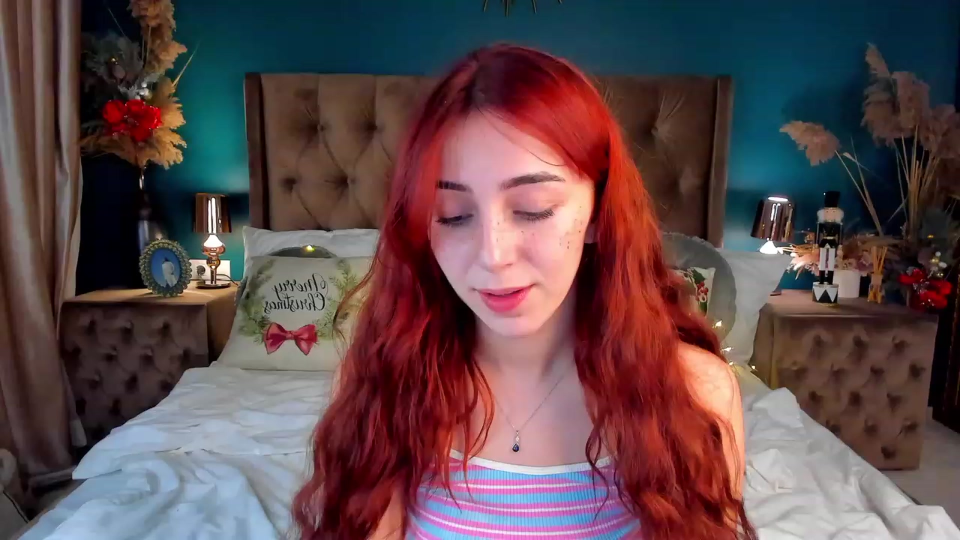 Gallery image thumbnail from ElsaYoung's myfreecams stream on, 12/15/2023, 20:23 image 17 of 20