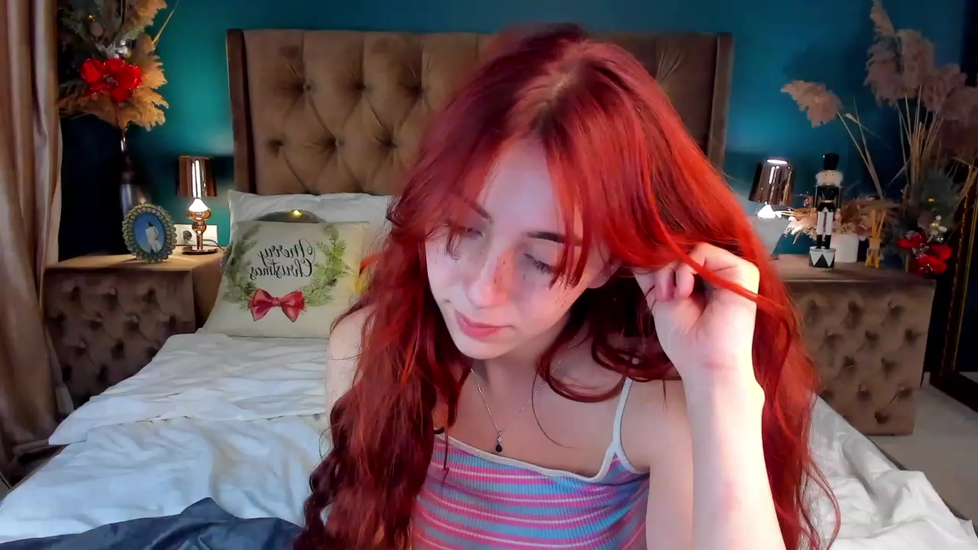 Gallery image thumbnail from ElsaYoung's myfreecams stream on, 12/15/2023, 20:23 image 12 of 20