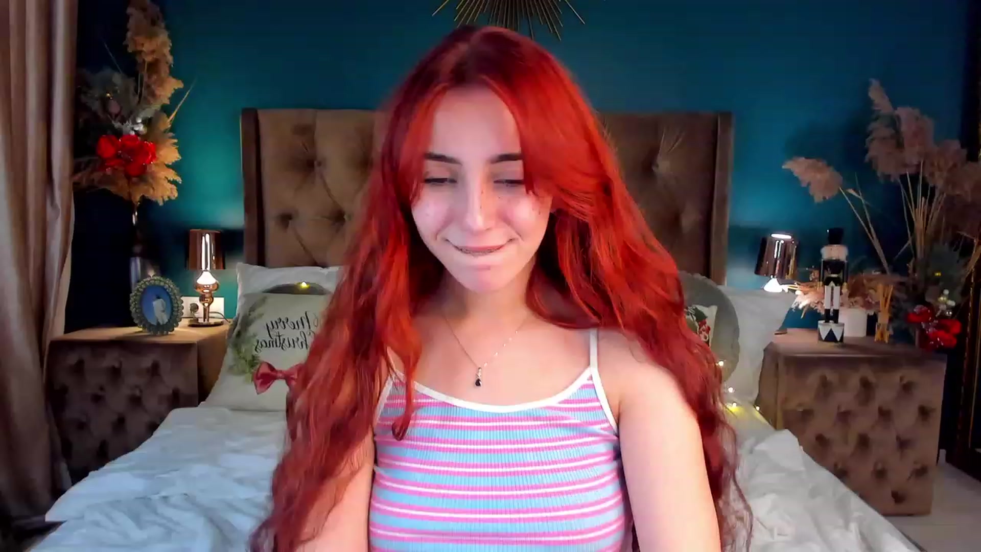 Gallery image thumbnail from ElsaYoung's myfreecams stream on, 12/15/2023, 20:23 image 11 of 20