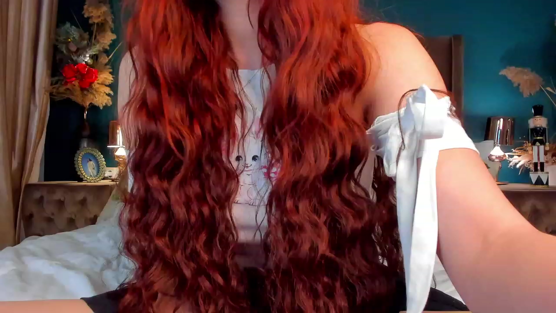 Gallery image thumbnail from ElsaYoung's myfreecams stream on, 12/17/2023, 01:51 image 4 of 20
