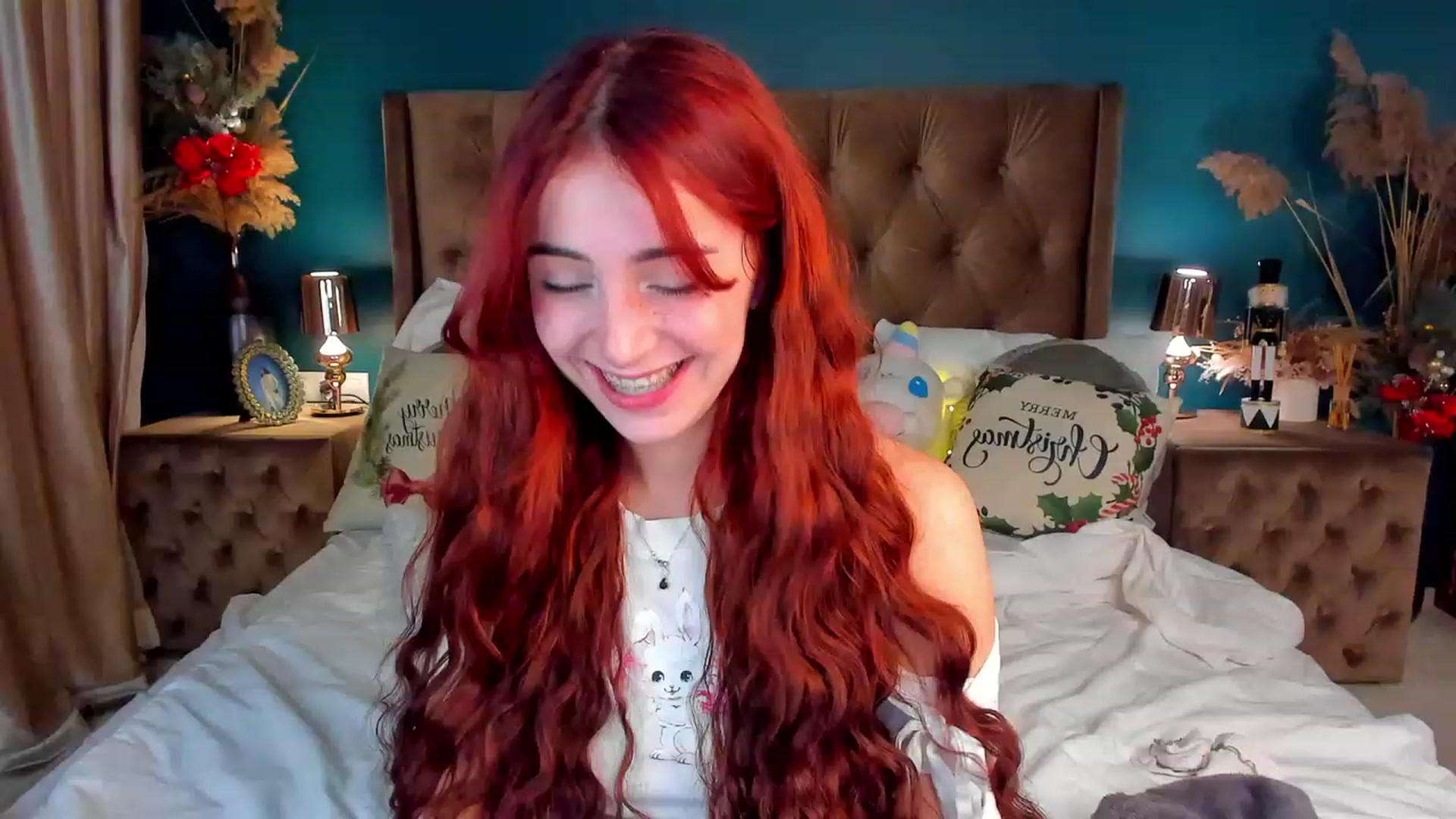 Gallery image thumbnail from ElsaYoung's myfreecams stream on, 12/17/2023, 01:51 image 6 of 20