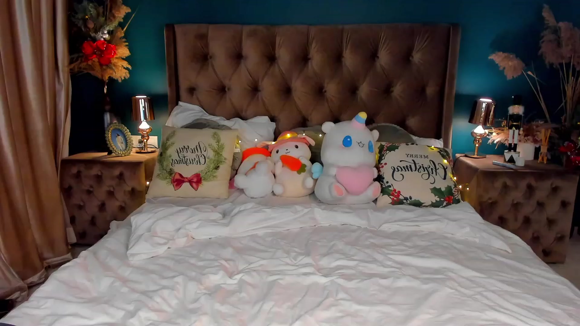 Gallery image thumbnail from ElsaYoung's myfreecams stream on, 12/17/2023, 20:46 image 17 of 20