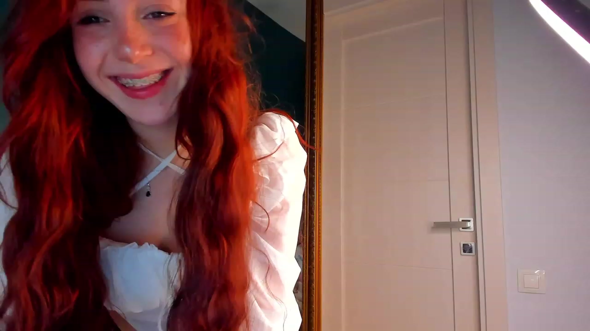 Gallery image thumbnail from ElsaYoung's myfreecams stream on, 12/17/2023, 22:31 image 10 of 20