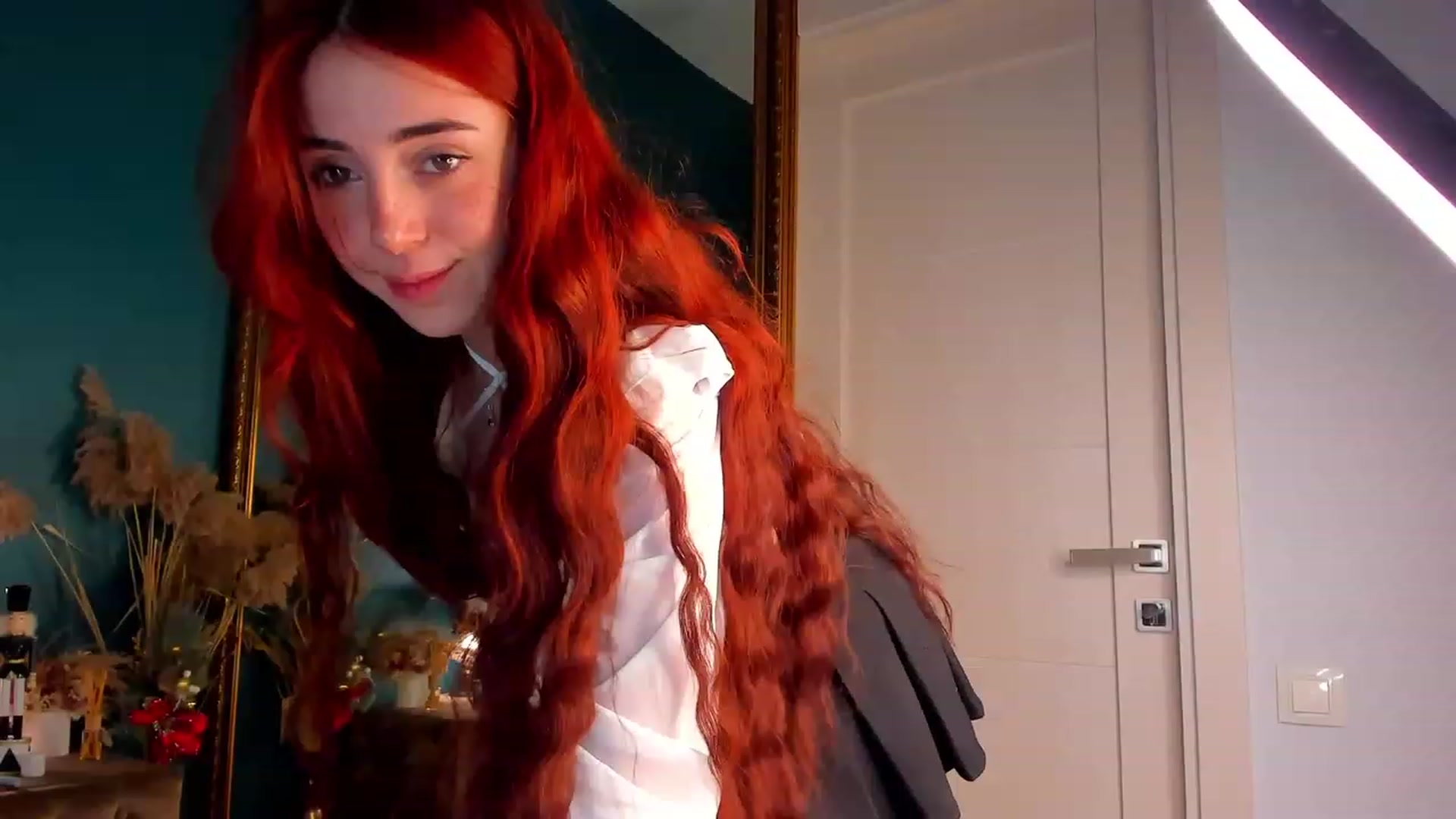 Gallery image thumbnail from ElsaYoung's myfreecams stream on, 12/17/2023, 22:31 image 9 of 20