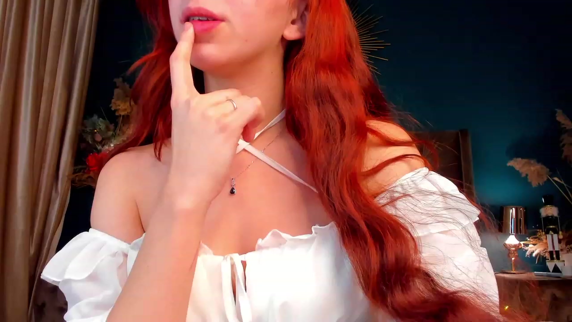 Gallery image thumbnail from ElsaYoung's myfreecams stream on, 12/18/2023, 04:42 image 4 of 20