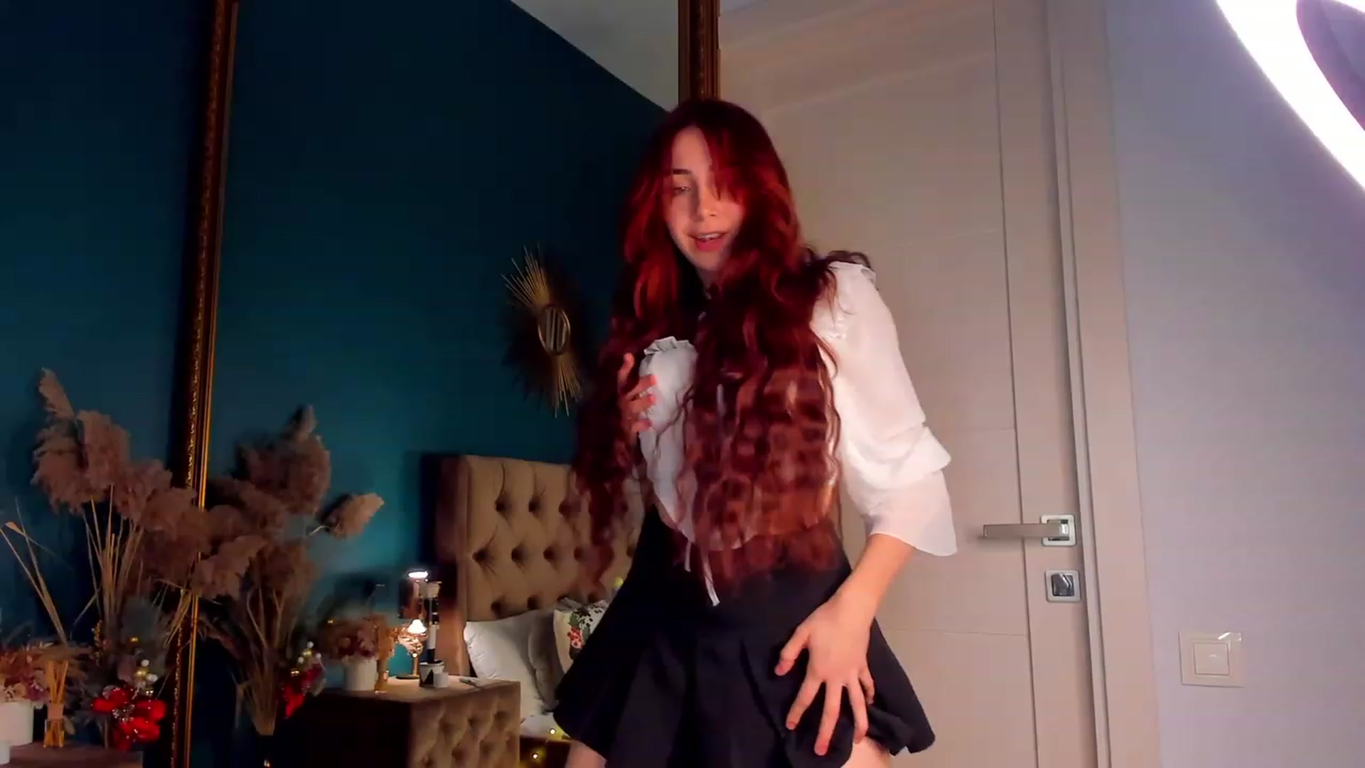 Gallery image thumbnail from ElsaYoung's myfreecams stream on, 12/18/2023, 05:20 image 6 of 20