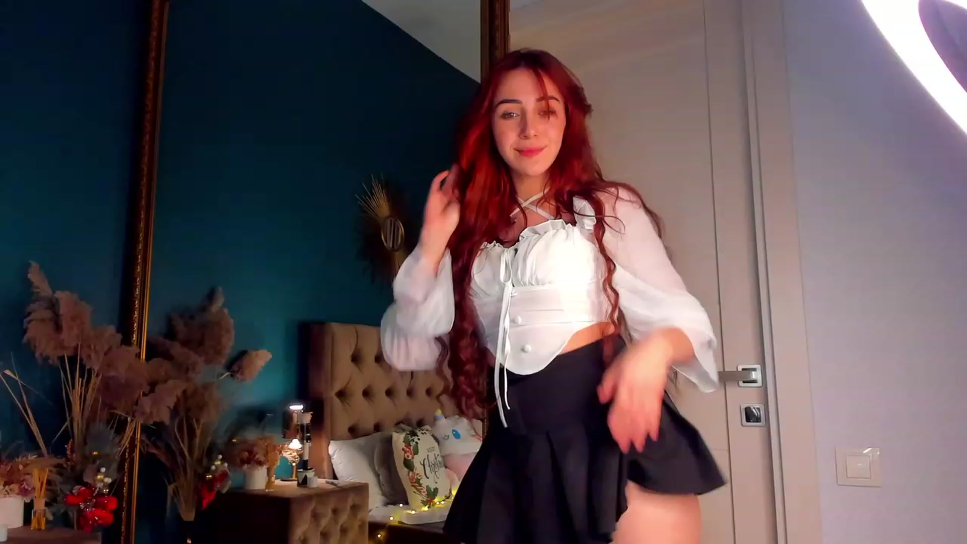 Gallery image thumbnail from ElsaYoung's myfreecams stream on, 12/18/2023, 05:20 image 4 of 20