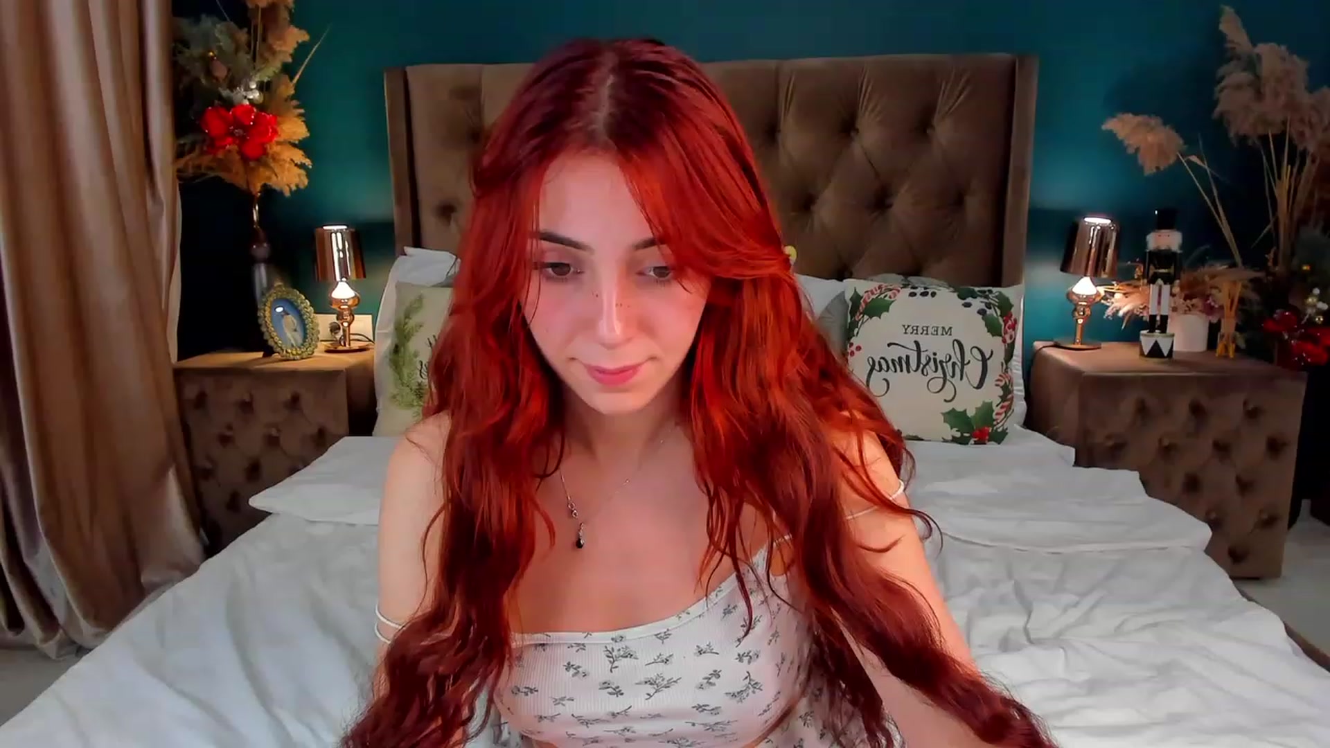 Gallery image thumbnail from ElsaYoung's myfreecams stream on, 12/18/2023, 06:34 image 10 of 20