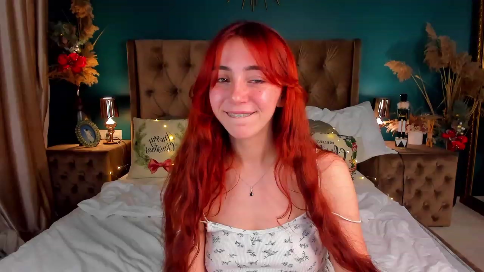 Gallery image thumbnail from ElsaYoung's myfreecams stream on, 12/19/2023, 15:44 image 3 of 20