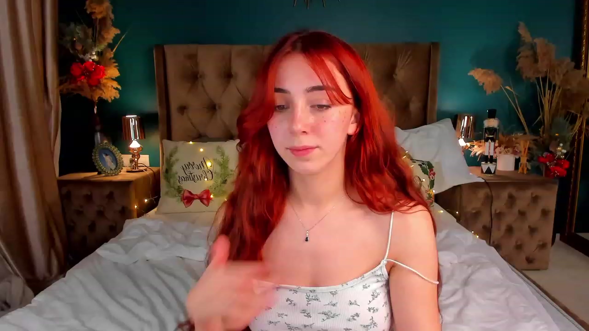 Gallery image thumbnail from ElsaYoung's myfreecams stream on, 12/19/2023, 15:44 image 15 of 20