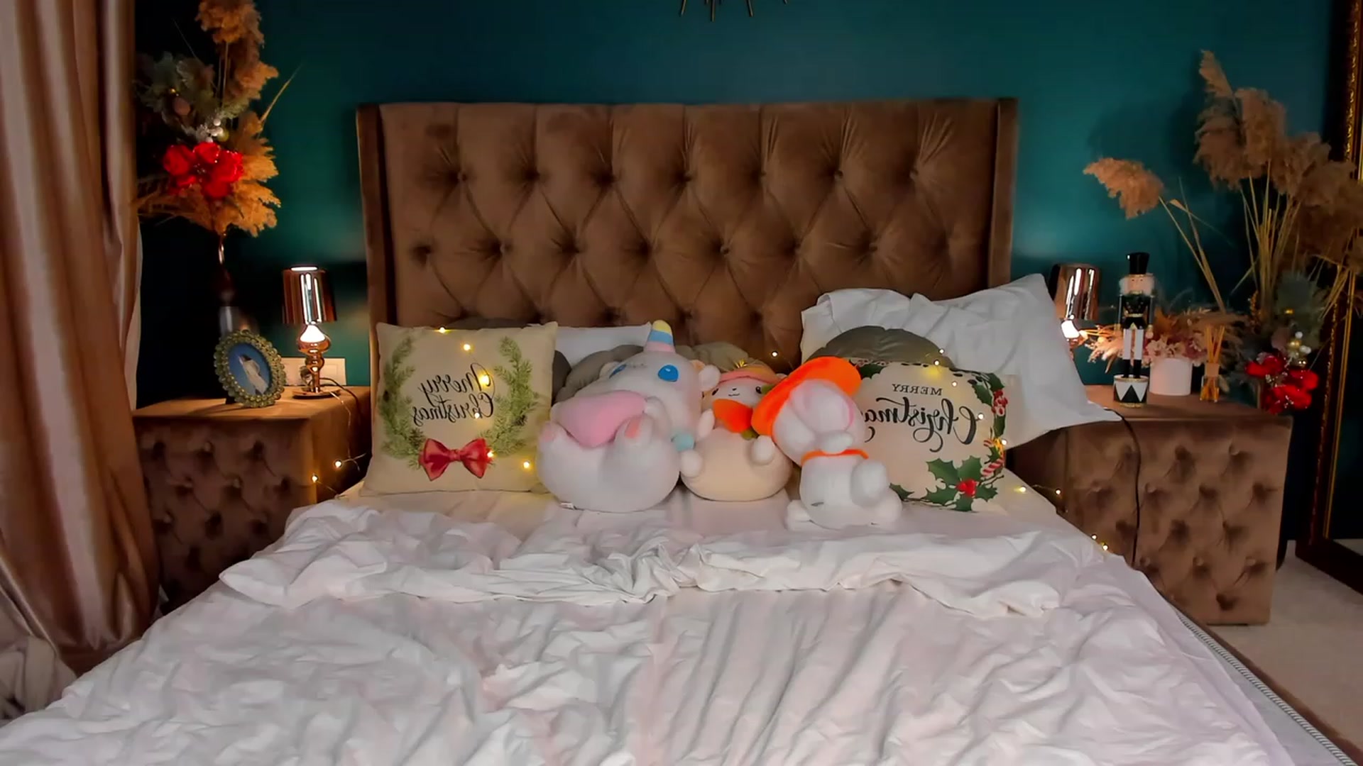 Gallery image thumbnail from ElsaYoung's myfreecams stream on, 12/19/2023, 15:44 image 10 of 20
