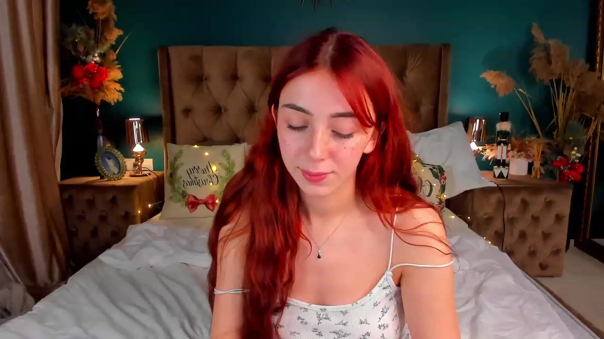 Gallery image thumbnail from ElsaYoung's myfreecams stream on, 12/19/2023, 15:44 image 16 of 20