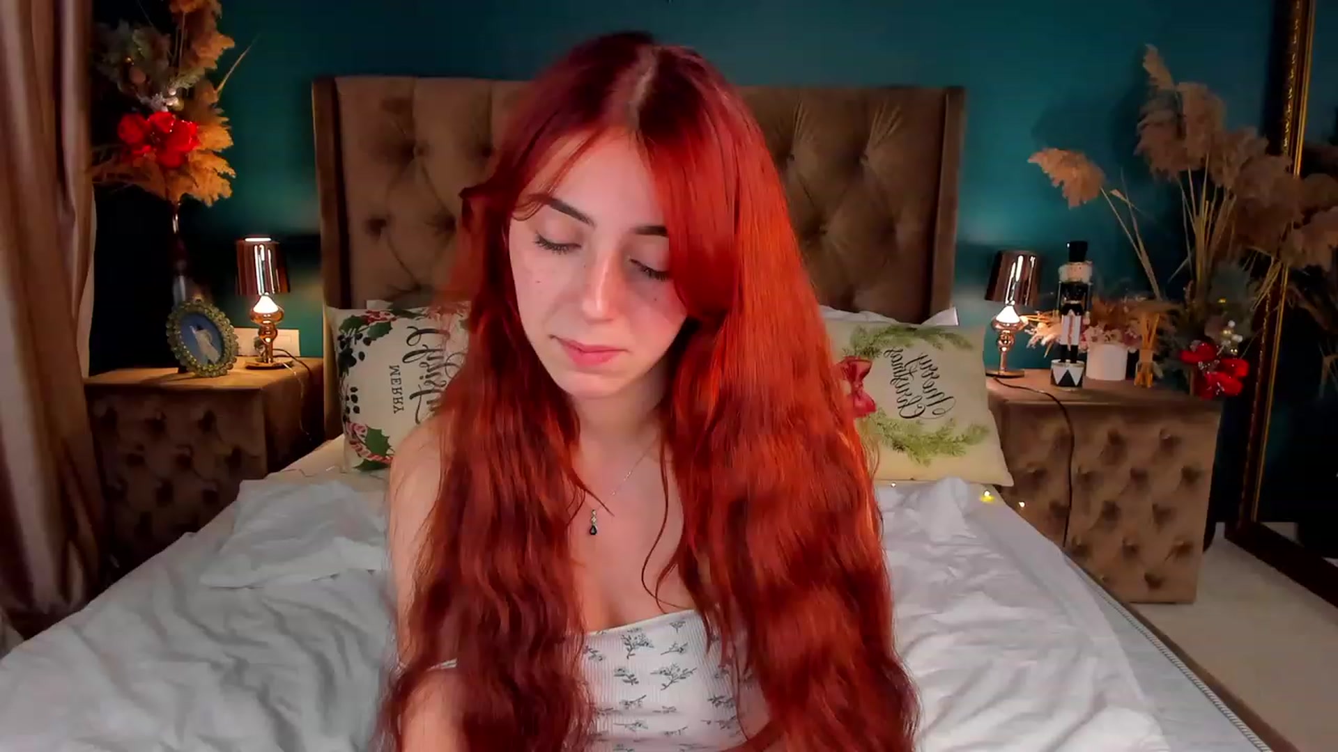 Gallery image thumbnail from ElsaYoung's myfreecams stream on, 12/19/2023, 17:37 image 17 of 20