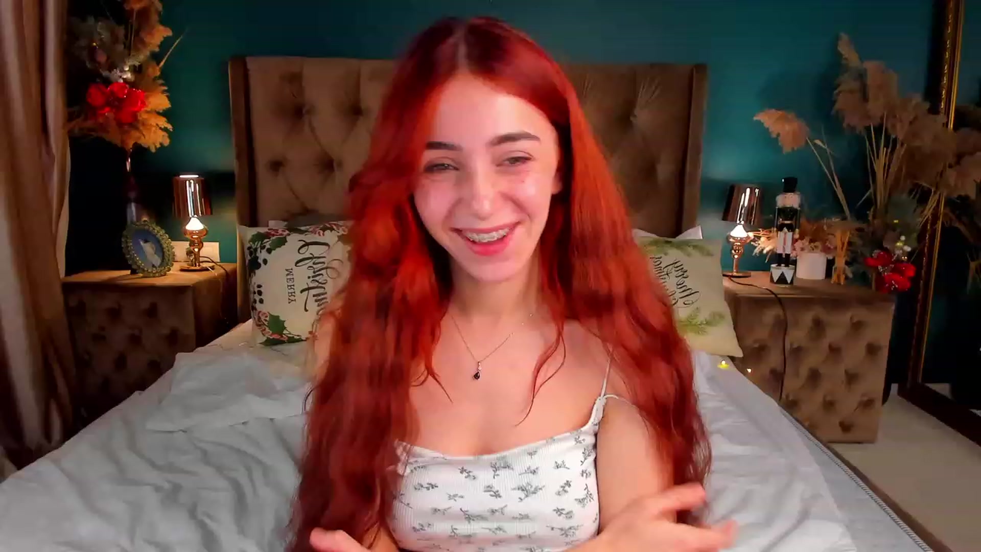 Gallery image thumbnail from ElsaYoung's myfreecams stream on, 12/19/2023, 17:37 image 14 of 20
