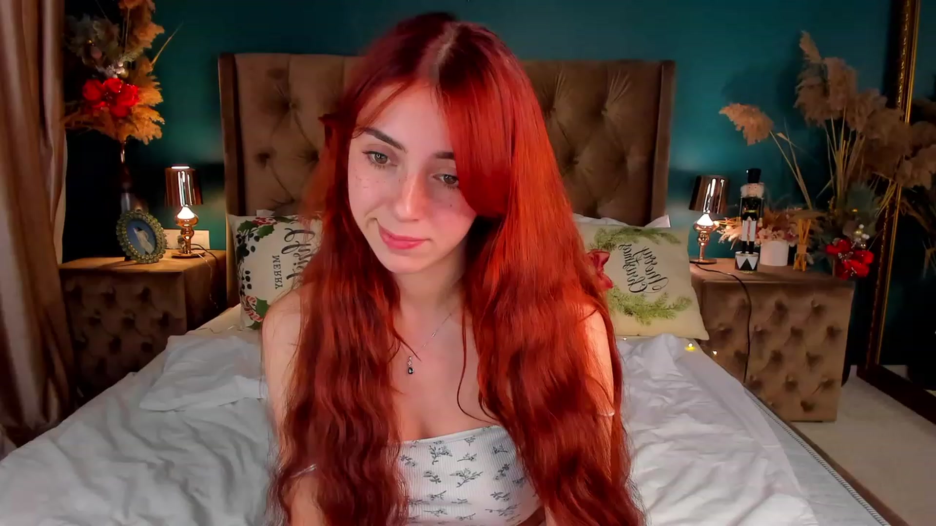 Gallery image thumbnail from ElsaYoung's myfreecams stream on, 12/19/2023, 17:37 image 16 of 20