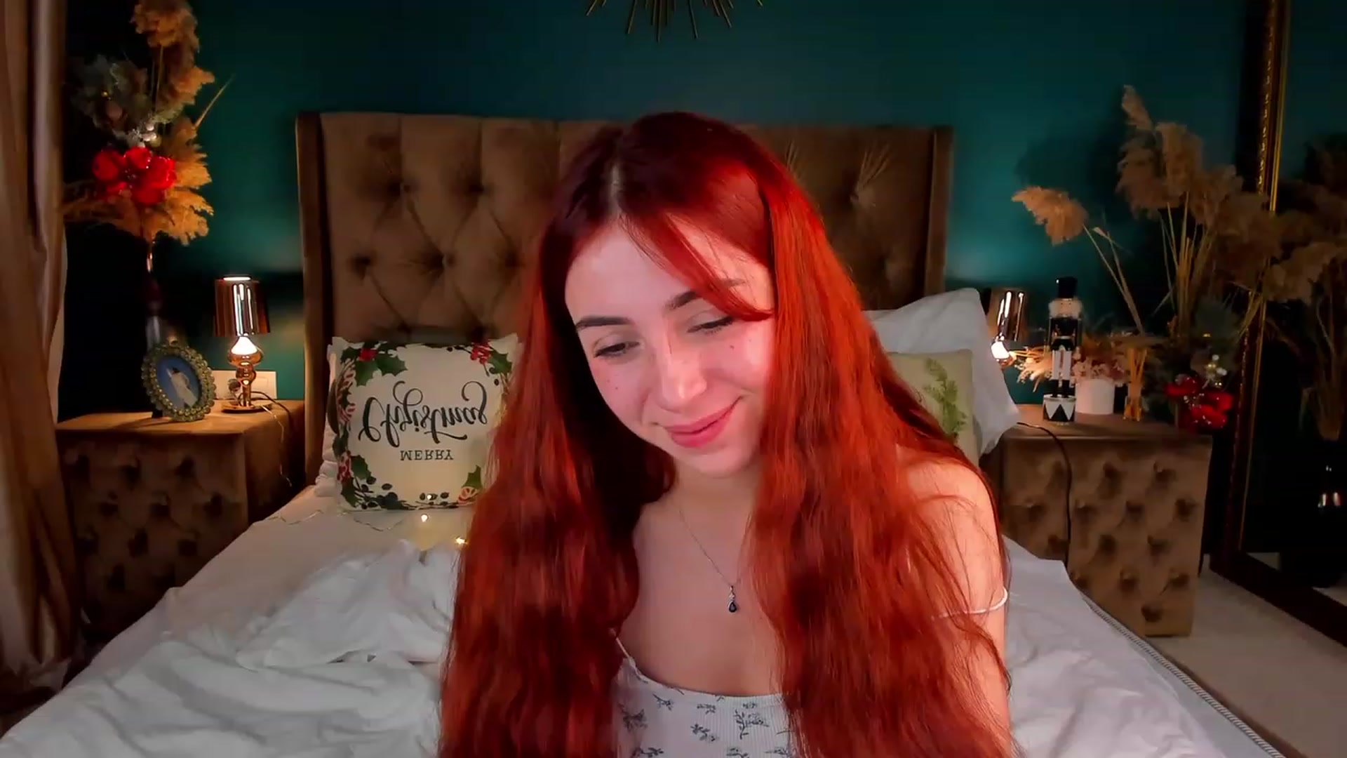 Gallery image thumbnail from ElsaYoung's myfreecams stream on, 12/19/2023, 19:08 image 5 of 20