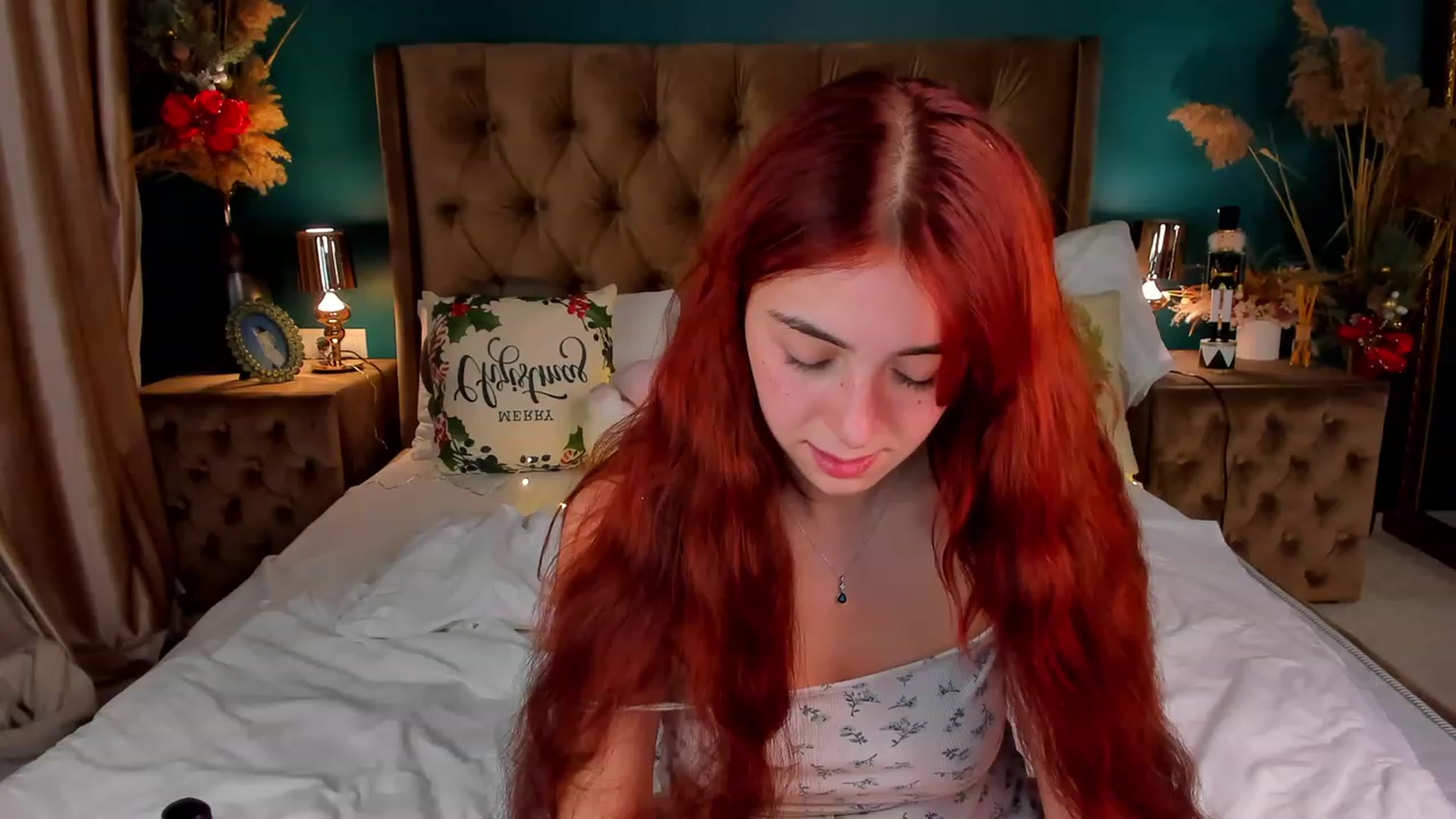 Gallery image thumbnail from ElsaYoung's myfreecams stream on, 12/19/2023, 19:08 image 17 of 20
