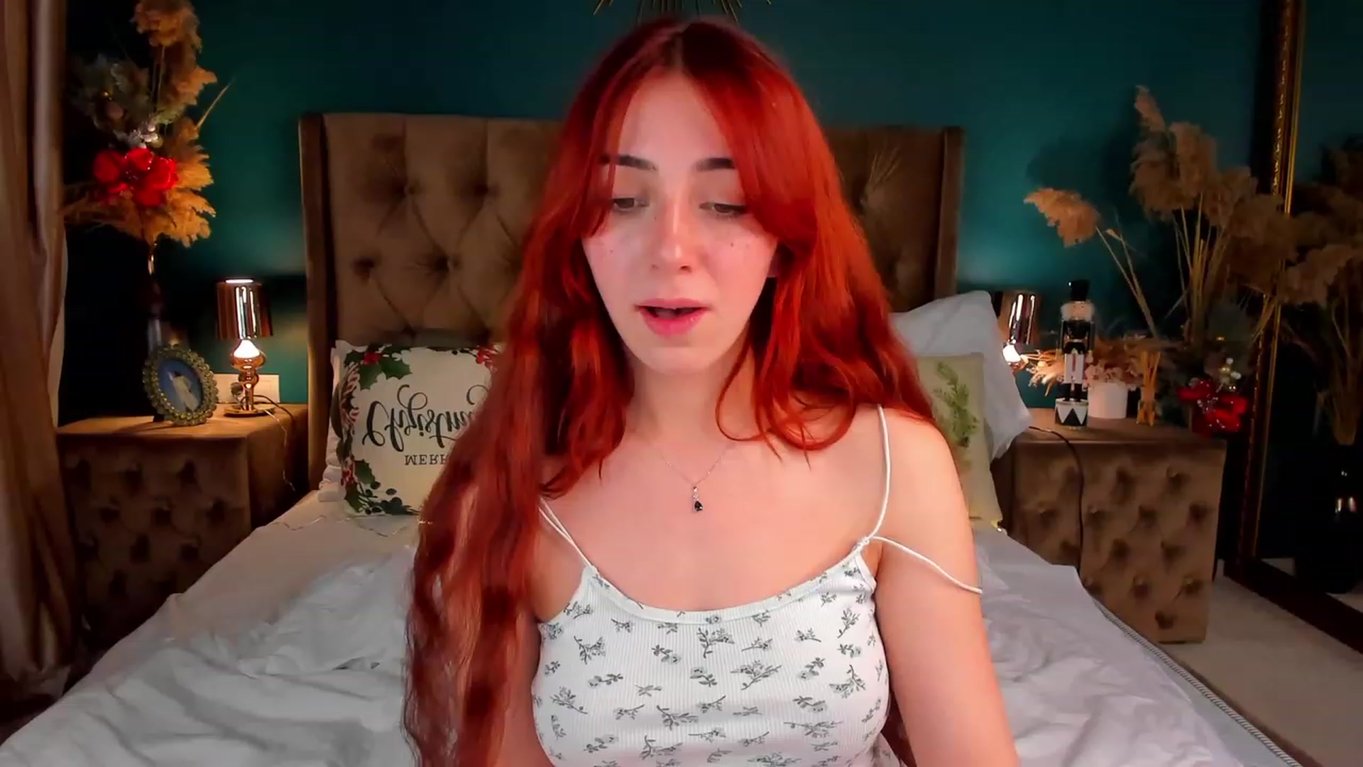 Gallery image thumbnail from ElsaYoung's myfreecams stream on, 12/19/2023, 19:08 image 7 of 20