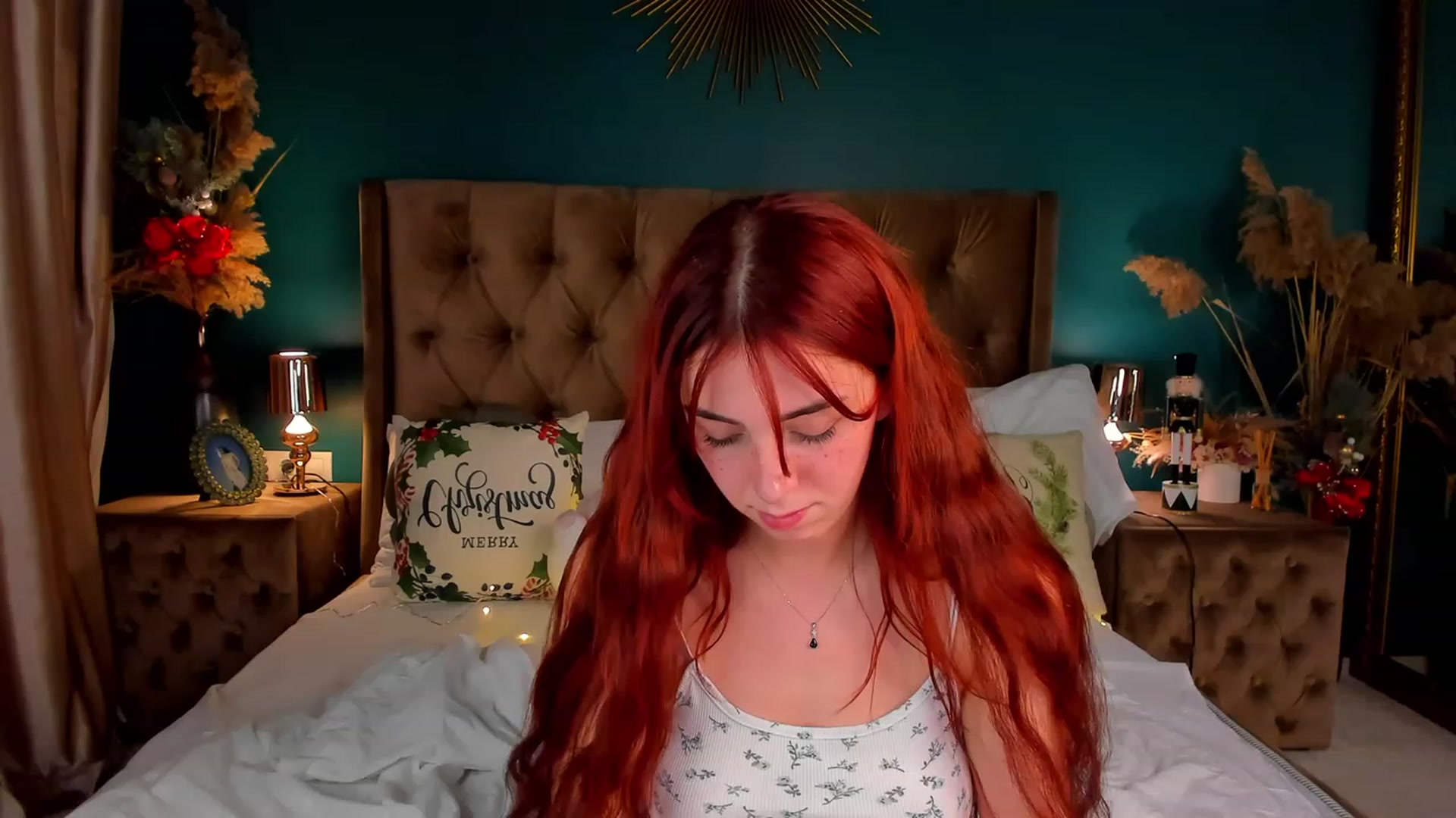 Gallery image thumbnail from ElsaYoung's myfreecams stream on, 12/19/2023, 19:08 image 1 of 20