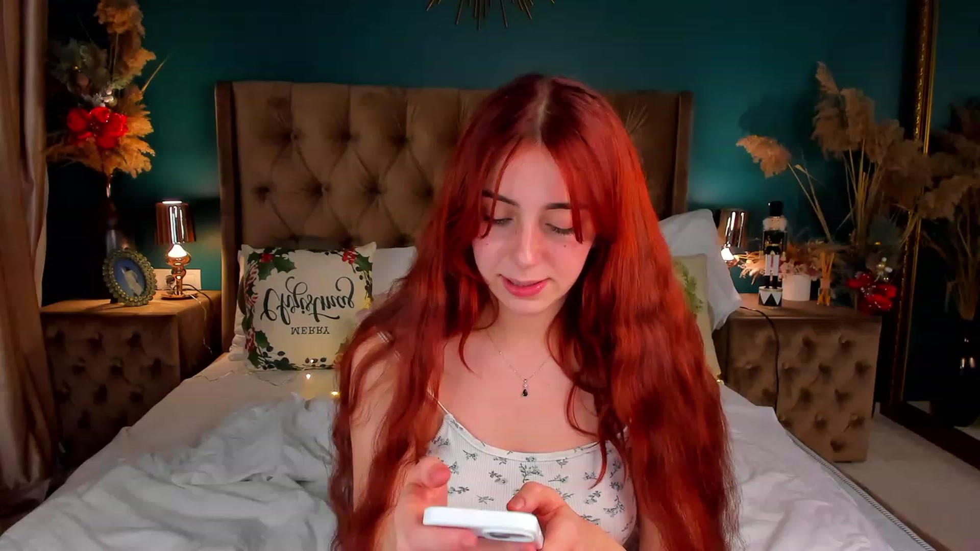 Gallery image thumbnail from ElsaYoung's myfreecams stream on, 12/19/2023, 19:08 image 8 of 20