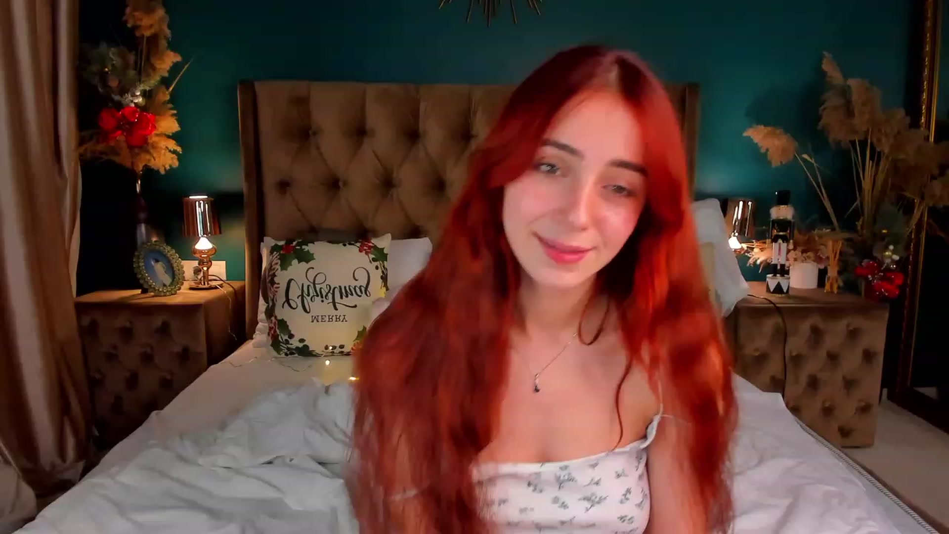 Gallery image thumbnail from ElsaYoung's myfreecams stream on, 12/19/2023, 19:08 image 14 of 20