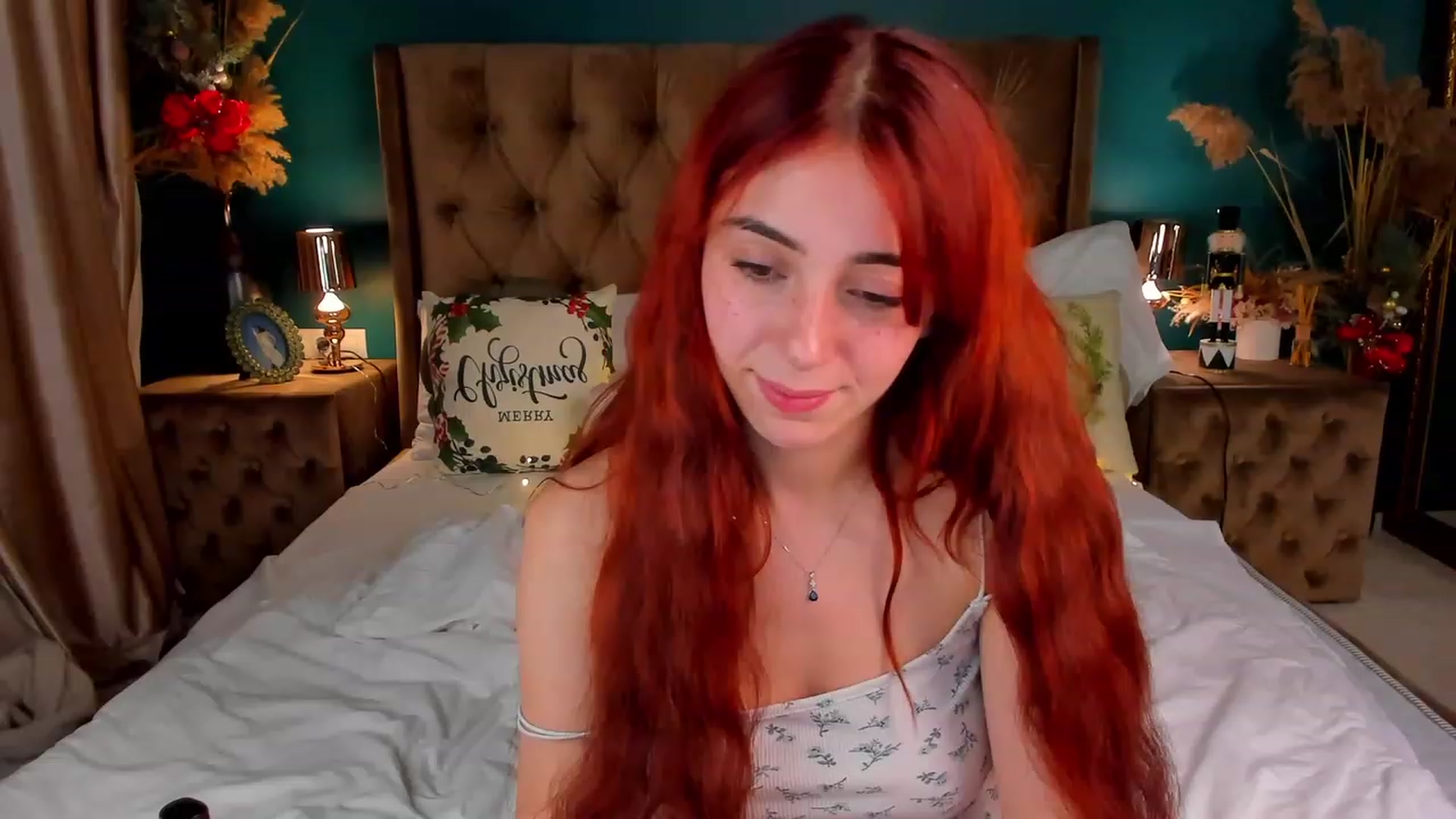 Gallery image thumbnail from ElsaYoung's myfreecams stream on, 12/19/2023, 19:08 image 18 of 20