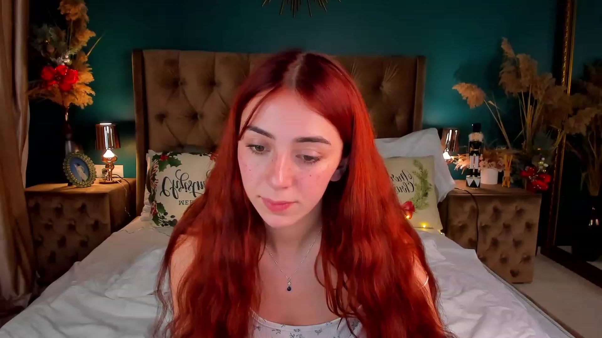 Gallery image thumbnail from ElsaYoung's myfreecams stream on, 12/19/2023, 19:08 image 11 of 20