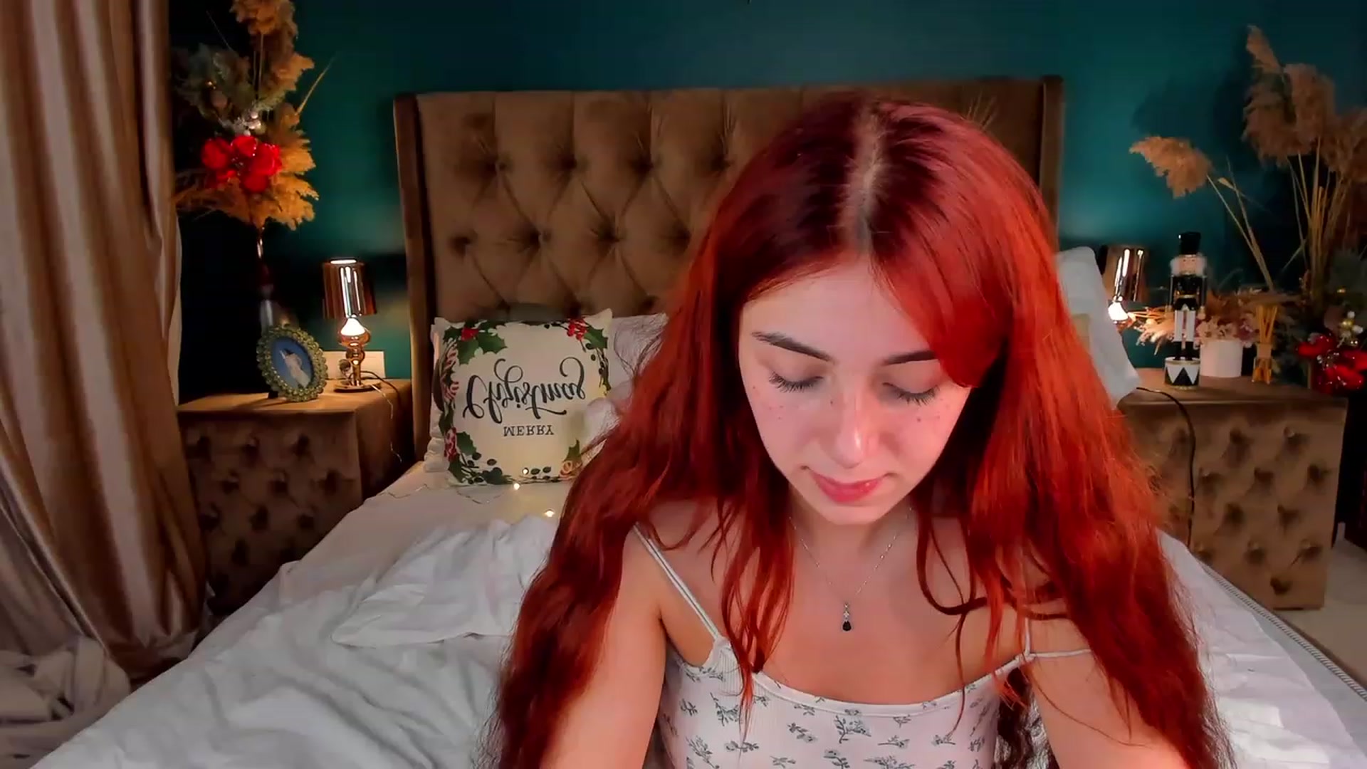 Gallery image thumbnail from ElsaYoung's myfreecams stream on, 12/19/2023, 20:45 image 6 of 20