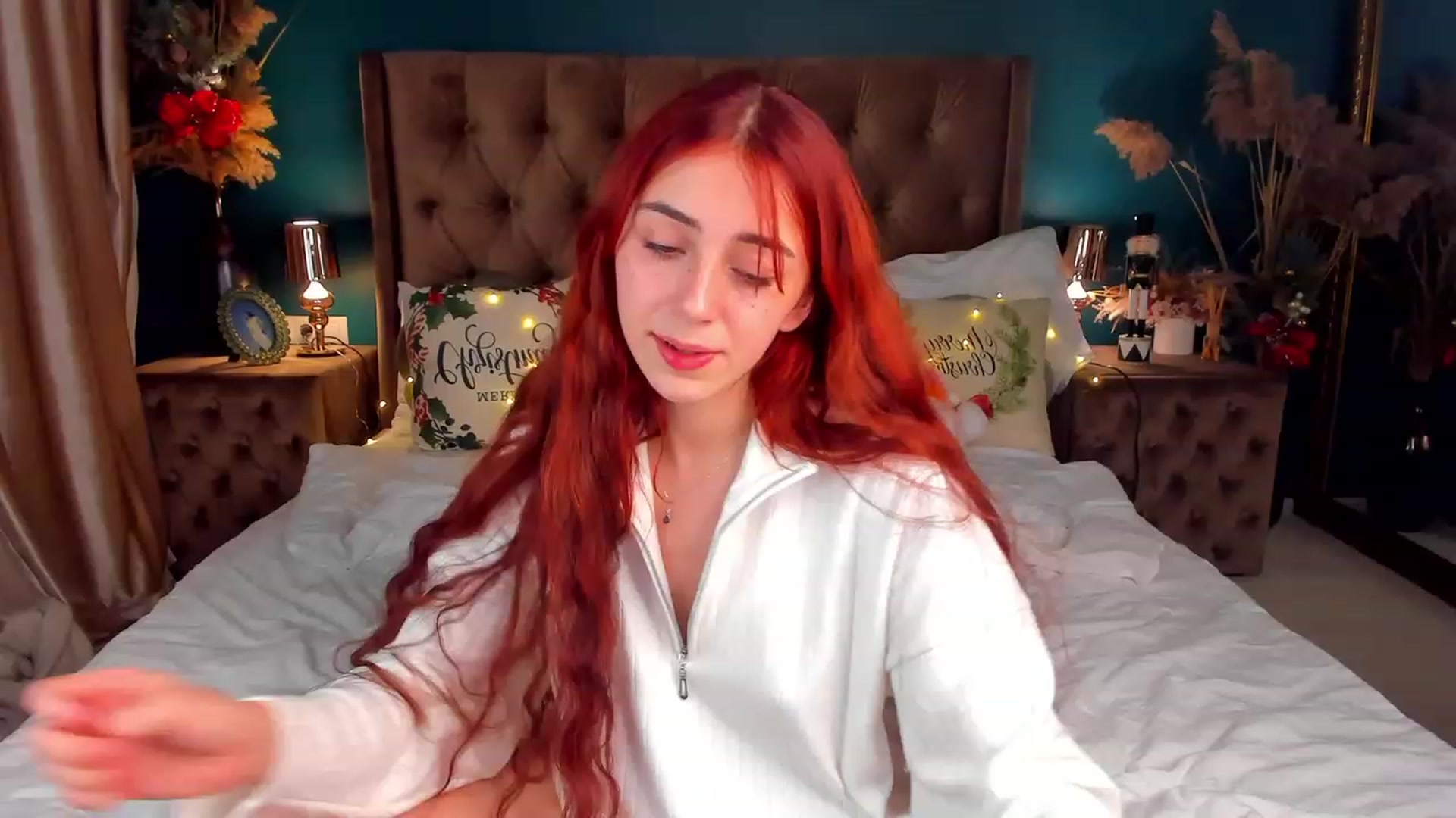 Gallery image thumbnail from ElsaYoung's myfreecams stream on, 12/19/2023, 20:45 image 17 of 20